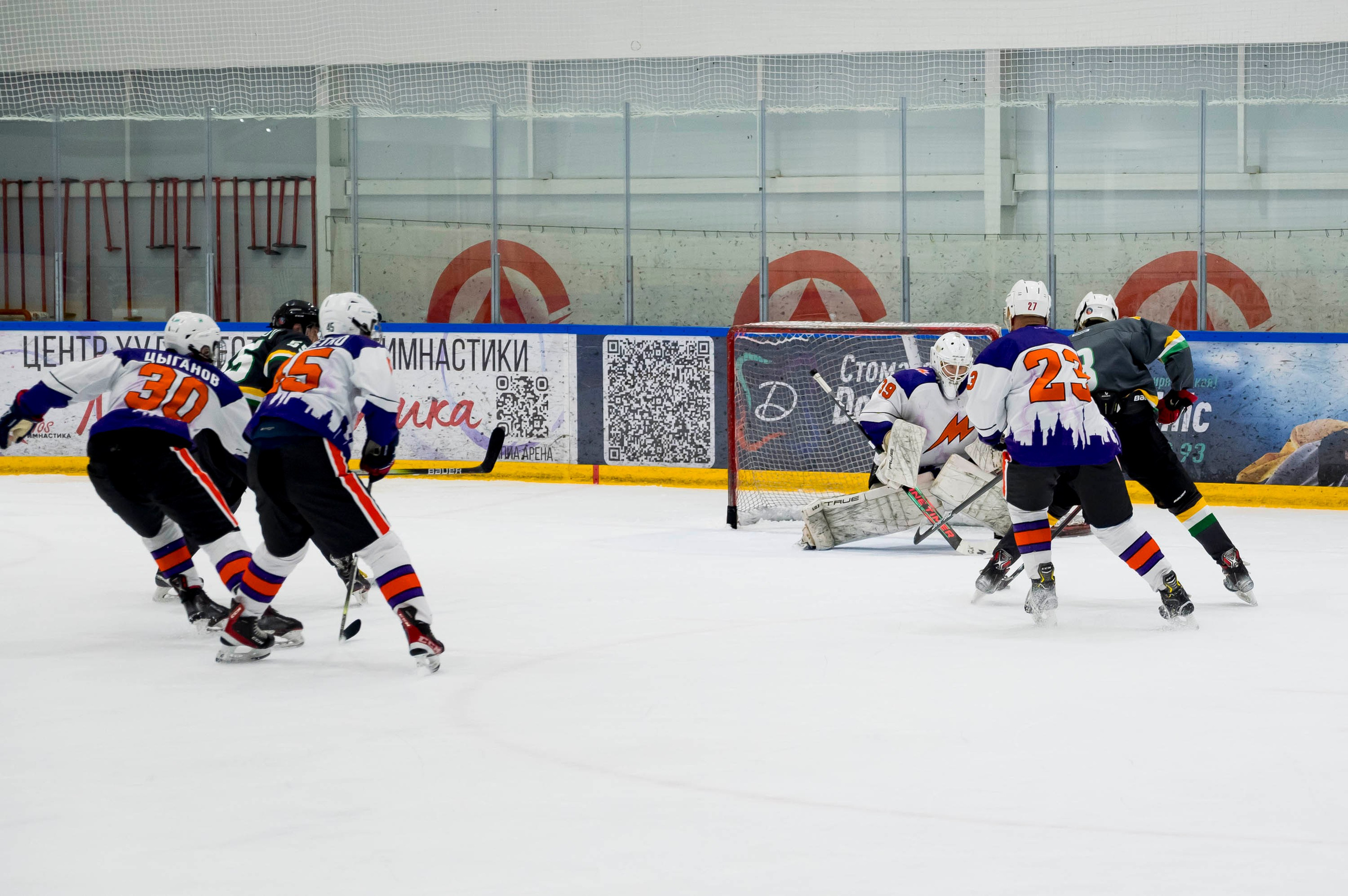 Хоккейный матч корпоративной команды Зарубежнефть. Репортажный фотограф и видеограф Слава Думчев. Тимбилдинги, отчетники, корпоративы
