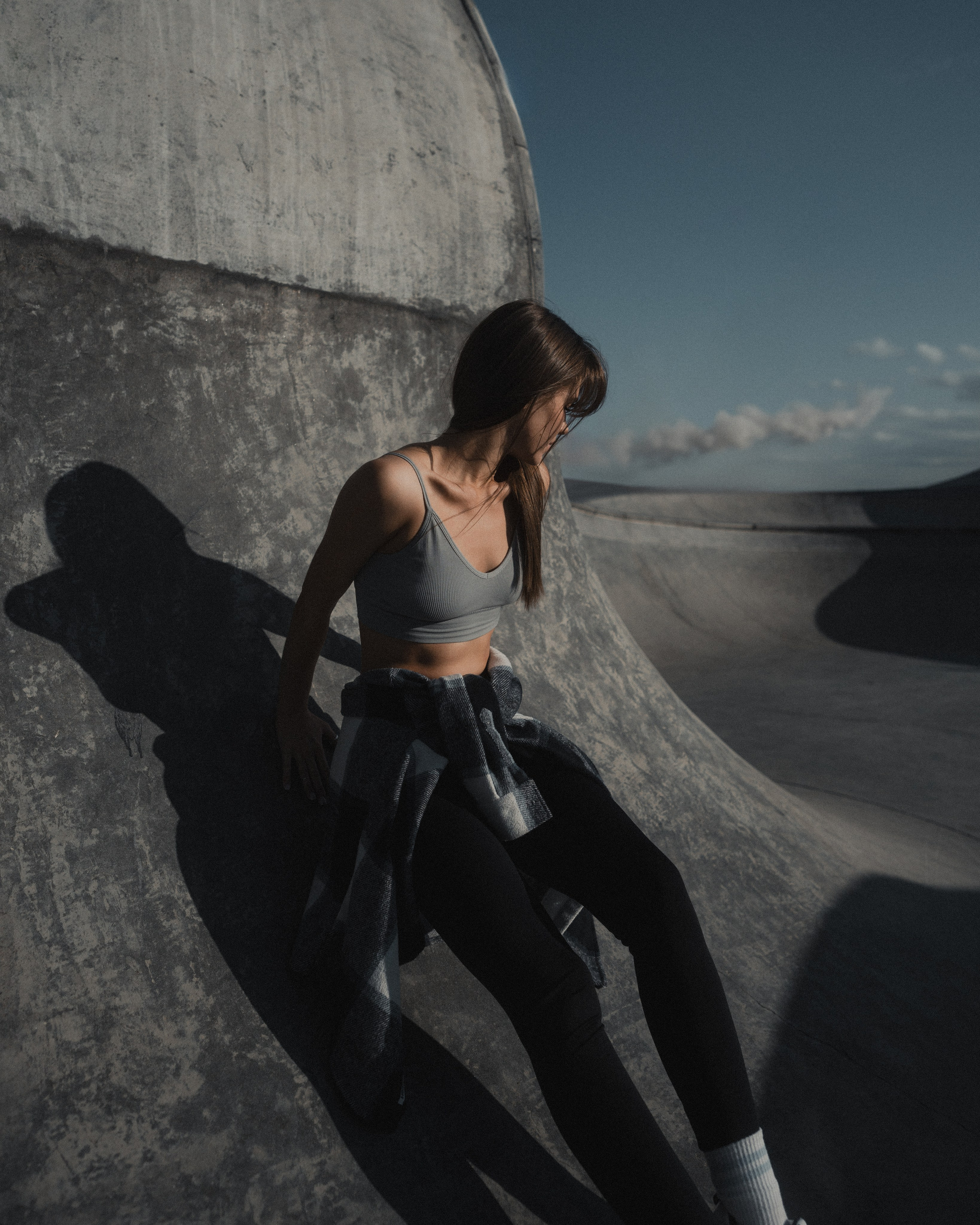 Индивидуальная фотосессия в стиле fashion, подчеркнутая уникальной подачей света и настроения