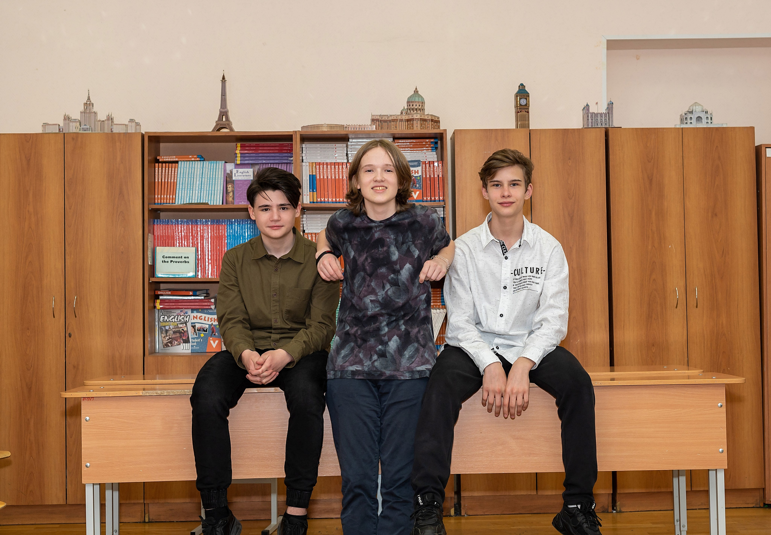 Фотосессия в классе и на территории школы. 9-И класс школа 1413. Детский и семейный фотограф г. Москва Оксана Катаджи