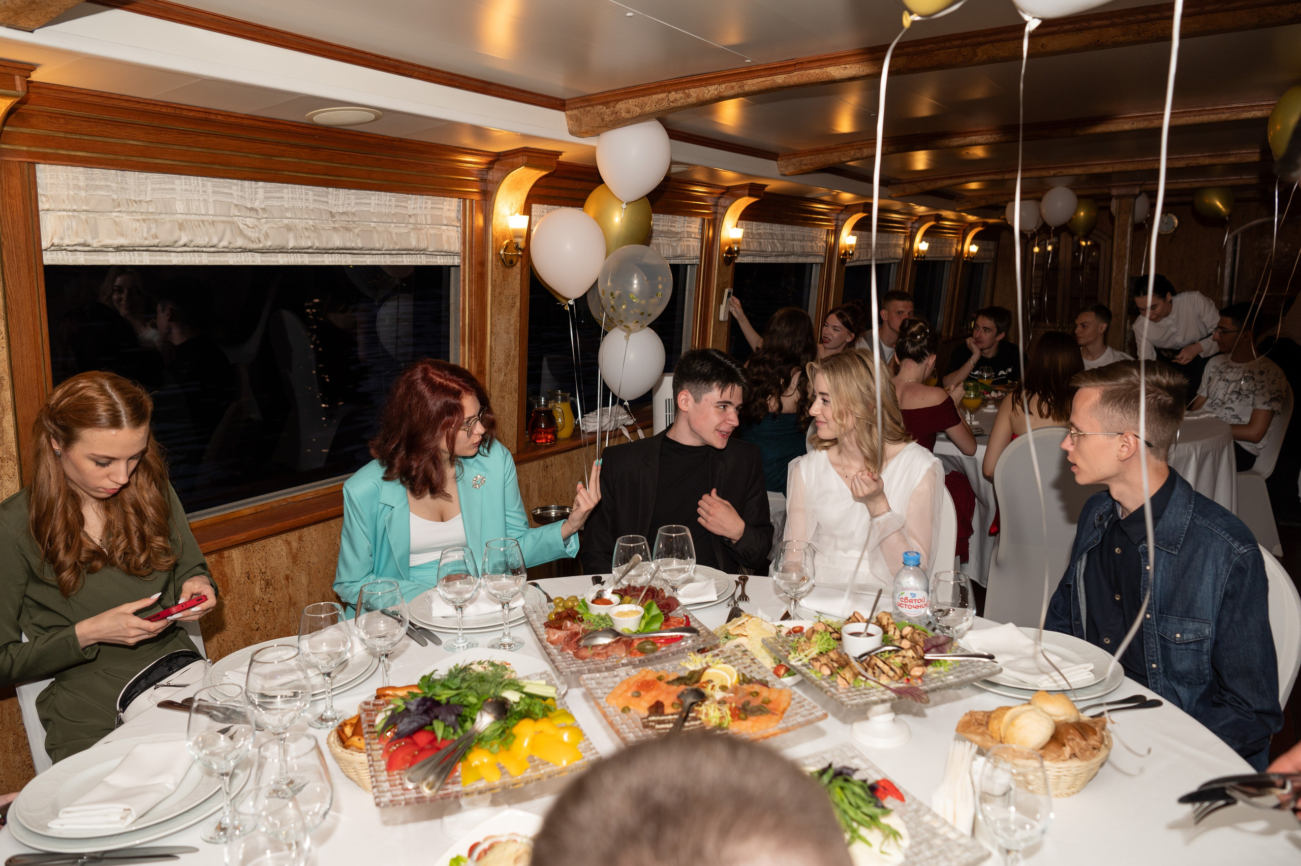 Выпускной вечер 11 класс на теплоходе. Детский и семейный фотограф г. Москва Оксана Катаджи