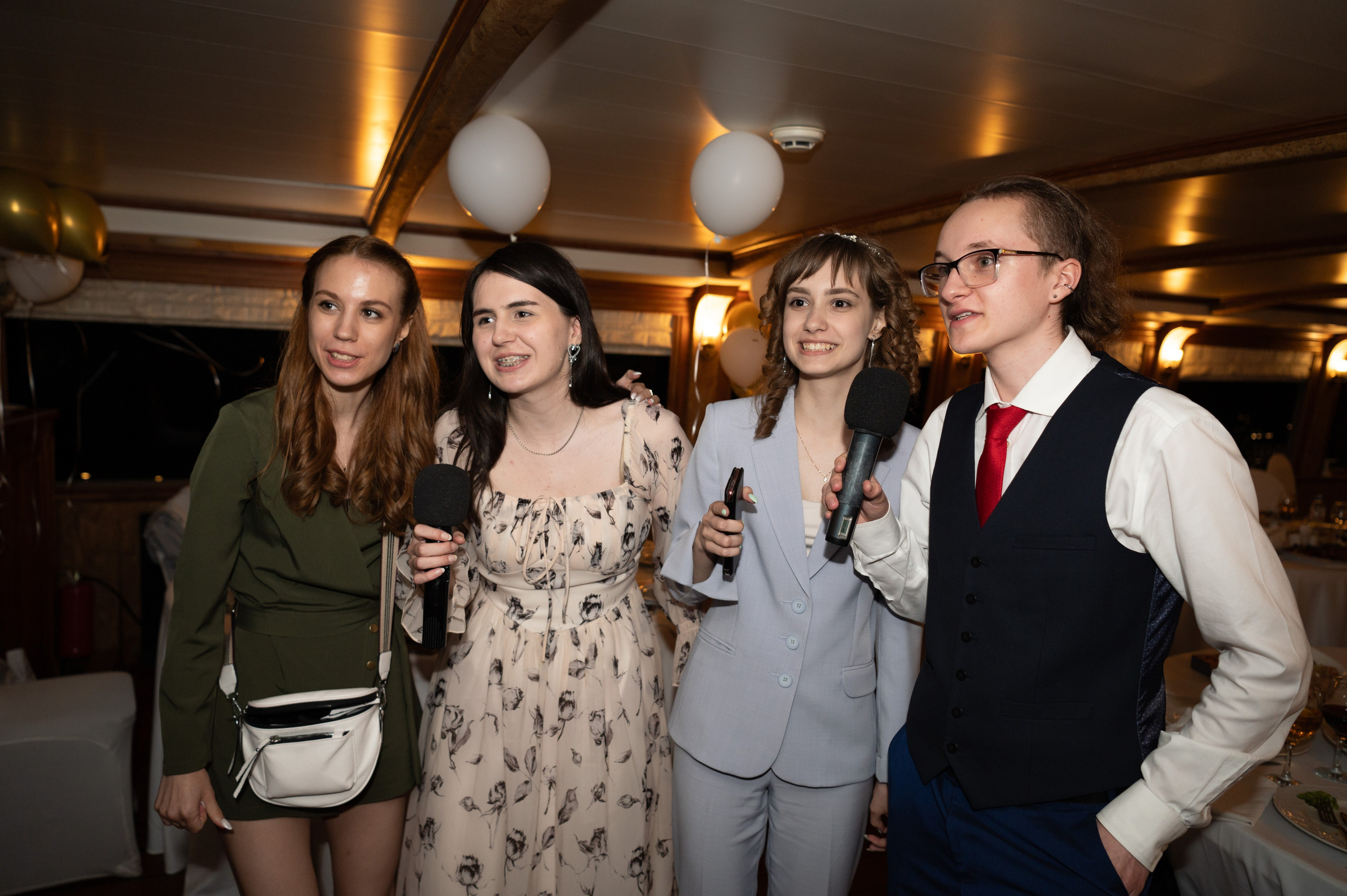 Выпускной вечер 11 класс на теплоходе. Детский и семейный фотограф г. Москва Оксана Катаджи