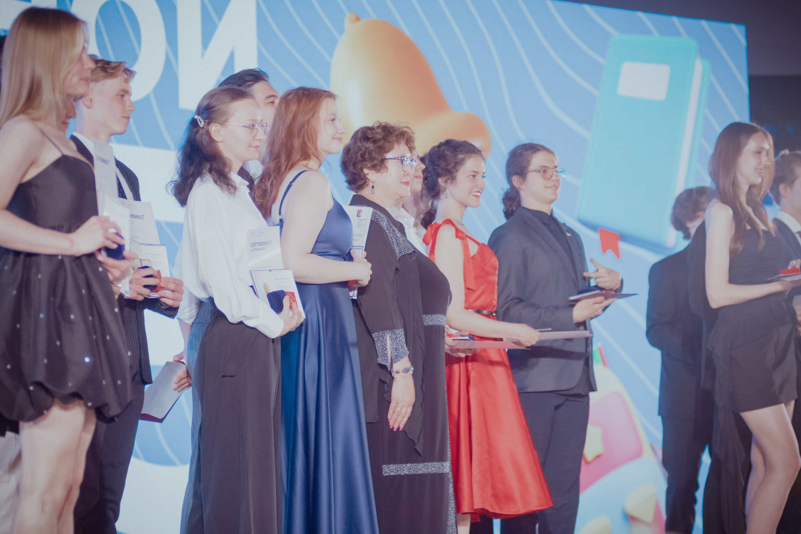 Выпускной 2025 ГБОУ г. Москвы «Школа № 1329». Фотограф и оператор в Москве Елизавета Коргалидзе