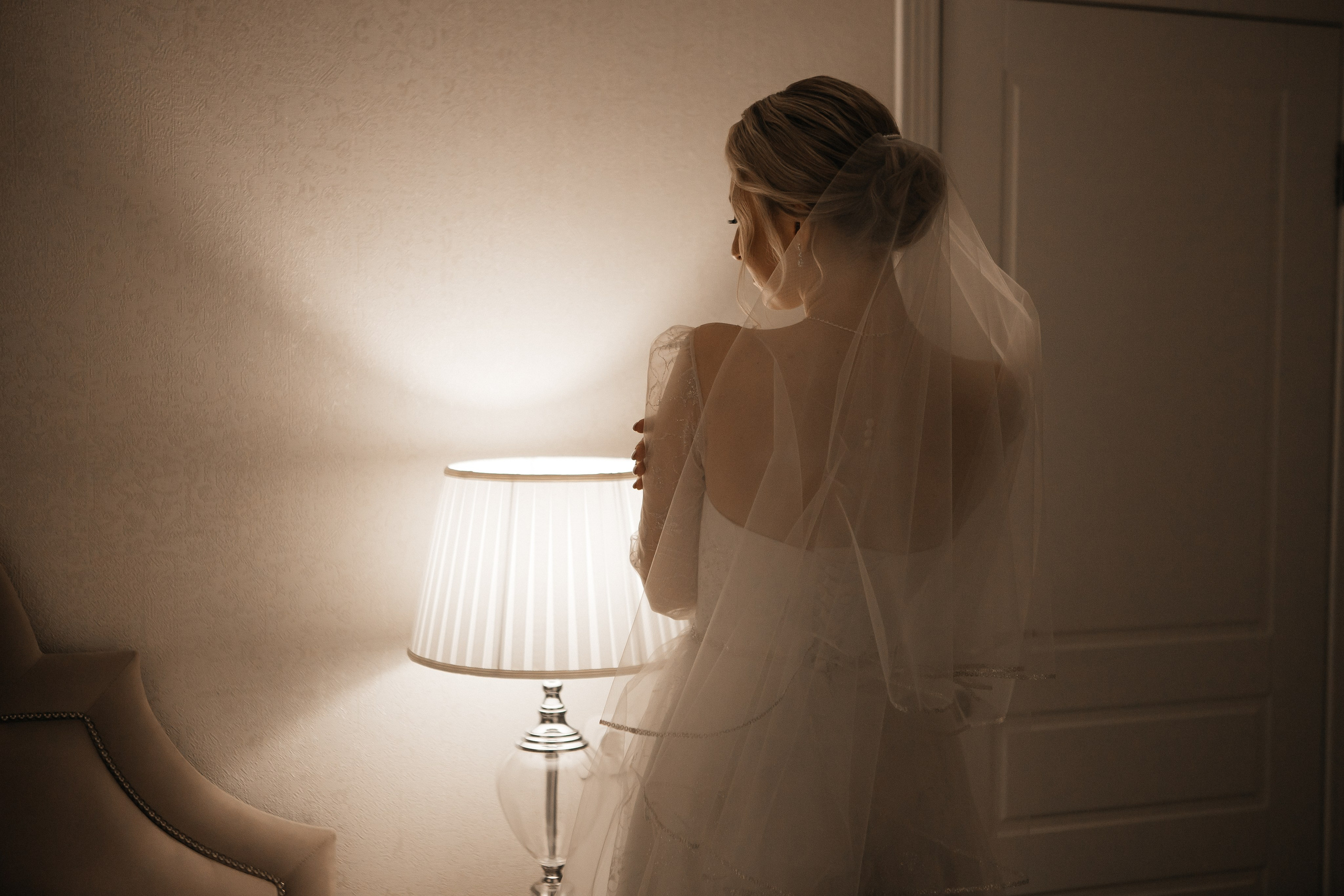 Евгения и Николай утренние сборы. Свадебный фотограф Виктория Чуйко Магнитогорск. Визуал для бизнеса