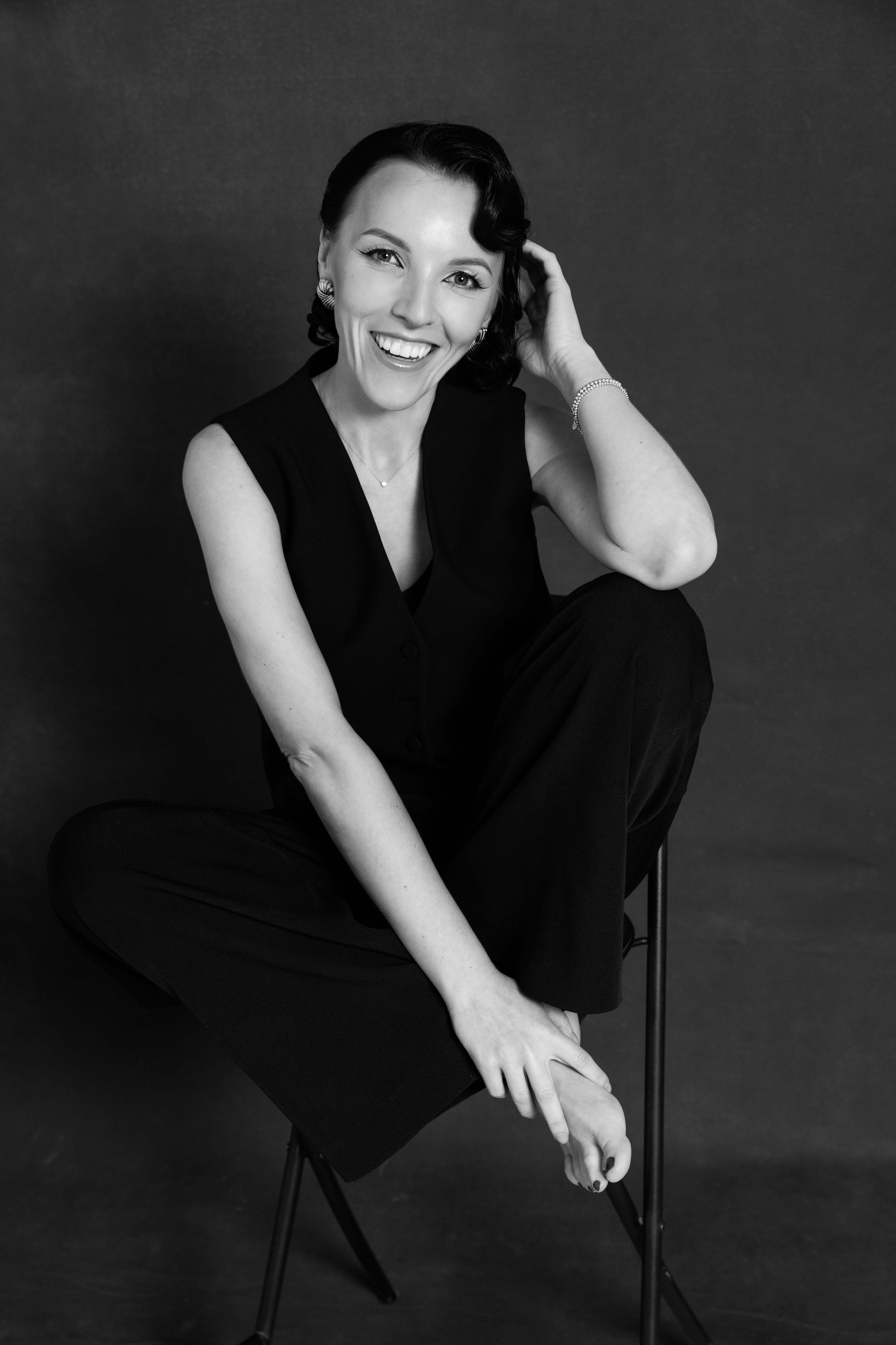 Portfolio. Volume II: «Портреты. Лица Ленинград Центра без масок». Ира Сафронова — фотограф и нейровизуализатор | бизнес-съёмки, портреты, нейровизуалы для брендов, Санкт-Петербург и Москва