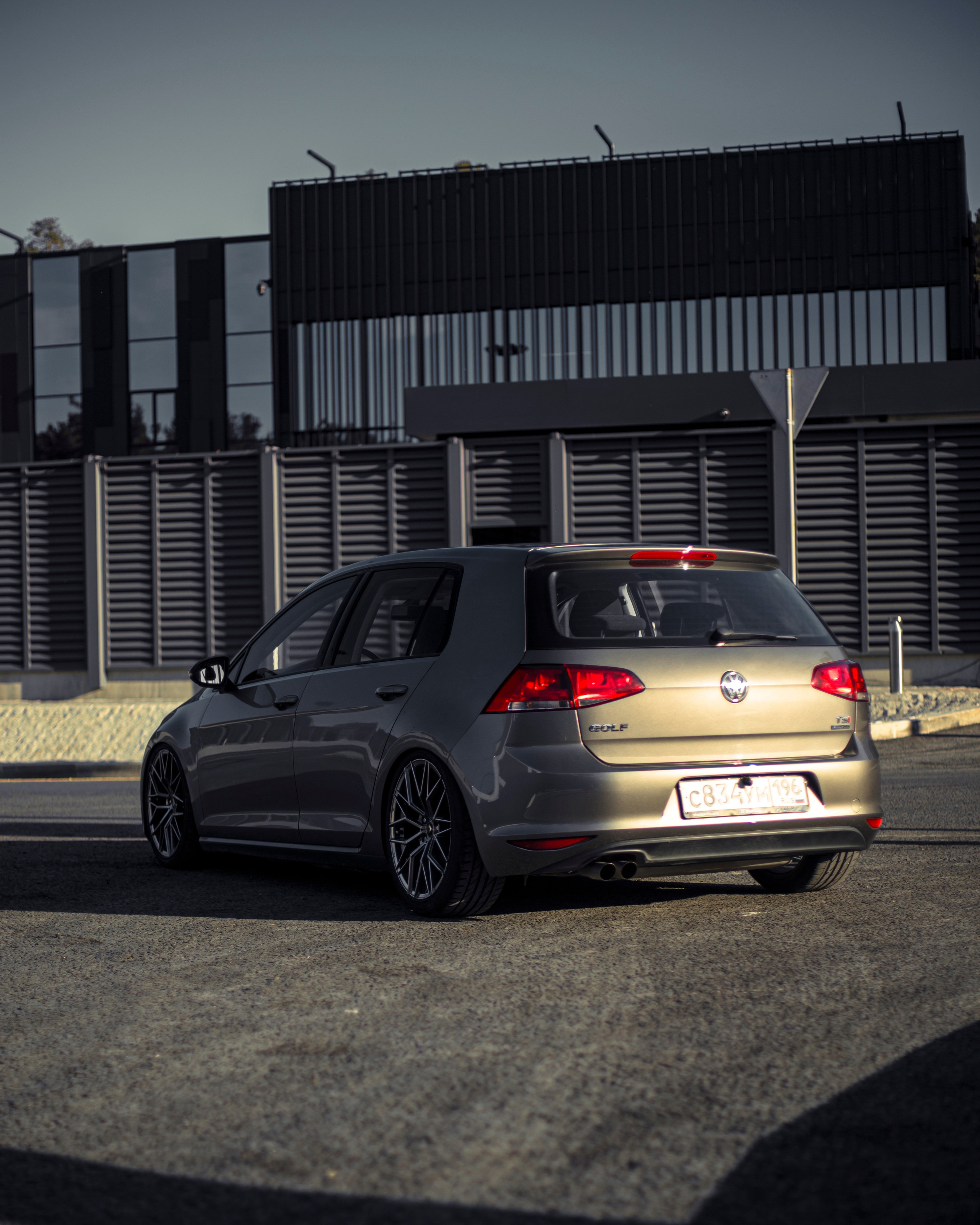 VW Golf 7 on air. Автомобильный фотограф в Екатеринбурге Сергей Эндерс