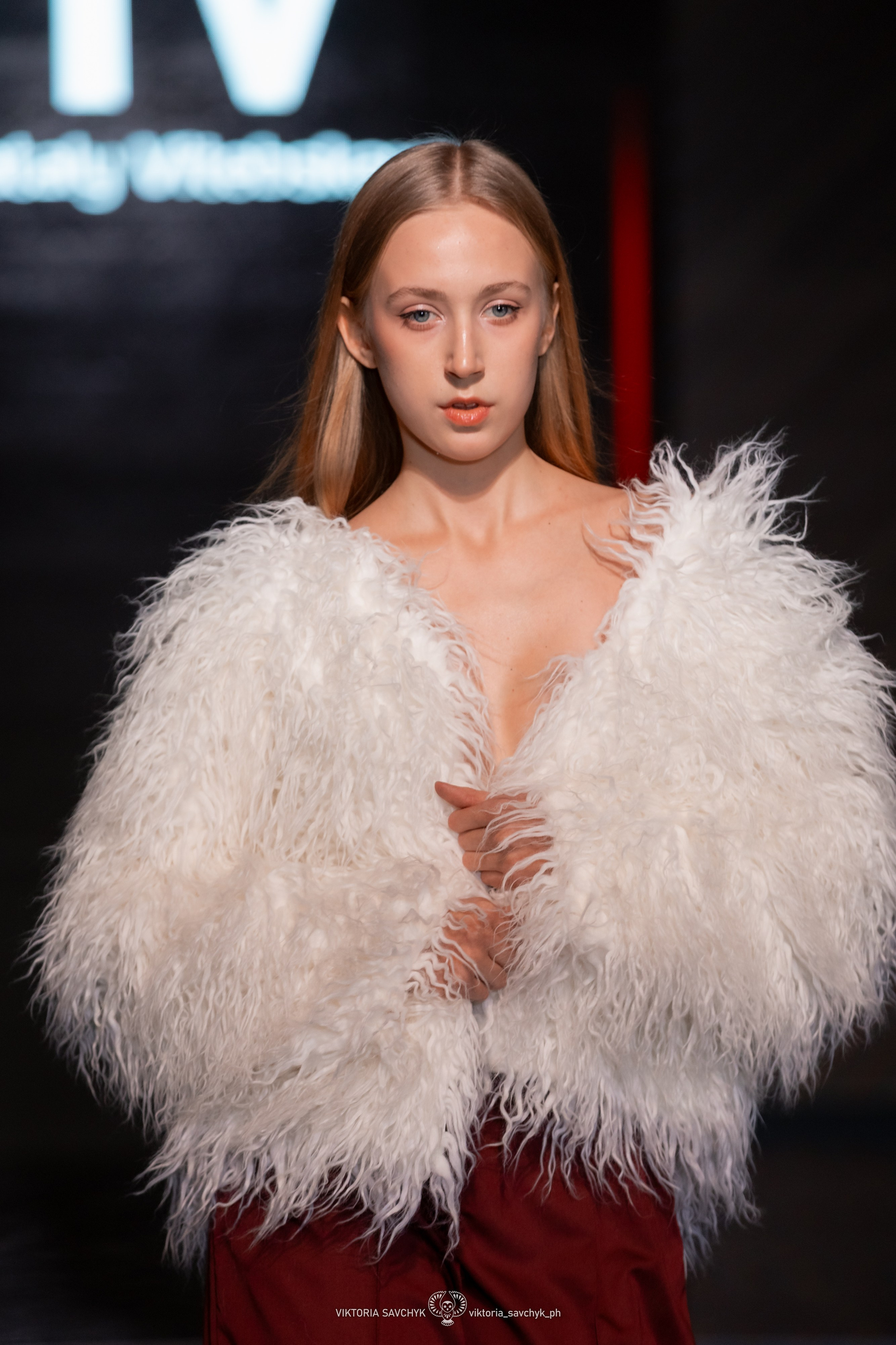 Подиум Rostov Fashion Show 2025. Осень-зима. Фотограф в Ростов-на-Дону Виктория Савчук