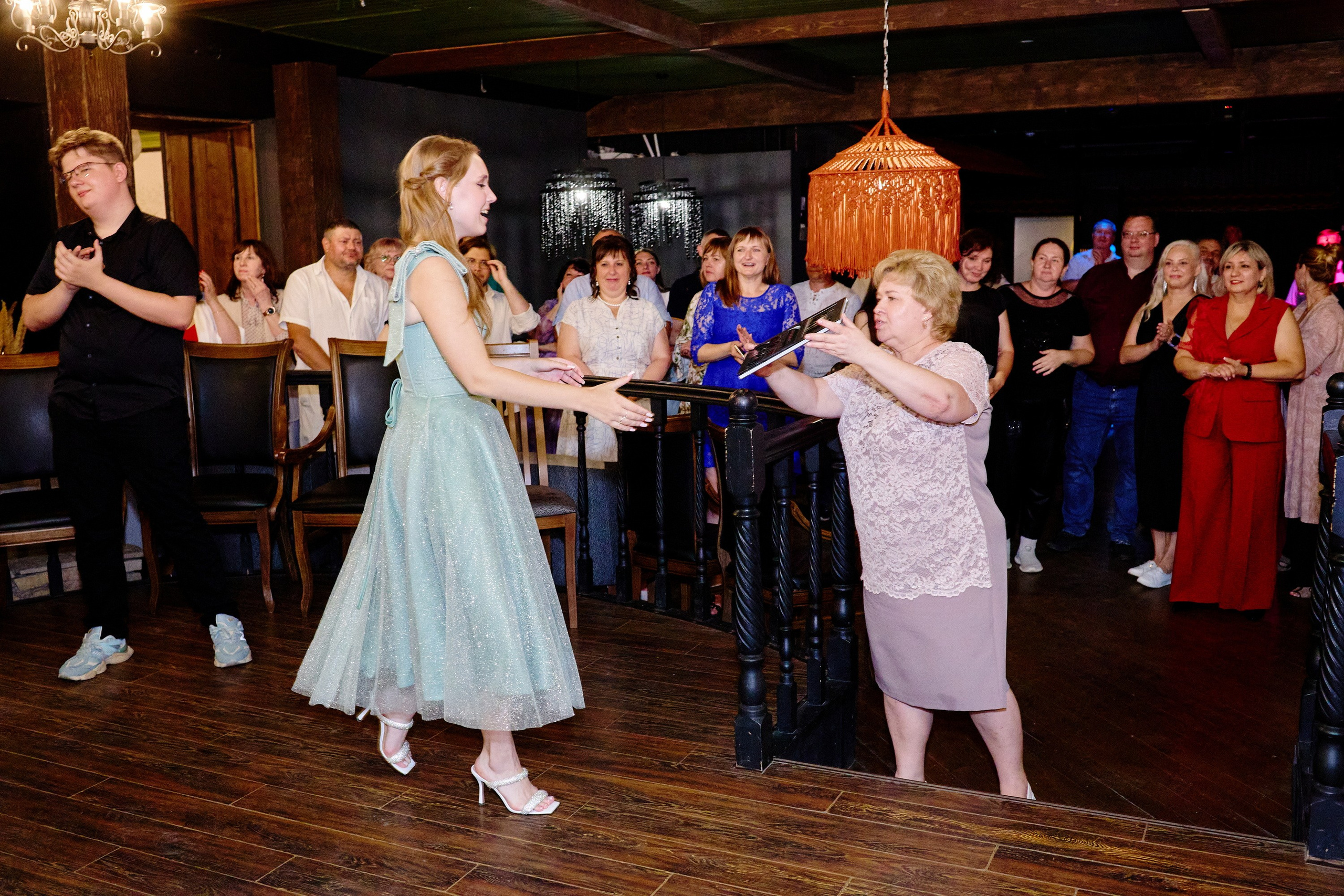 Выпускной 35 Сош. Фотограф Выпускные альбомы Таганрог Сергей Коробченко