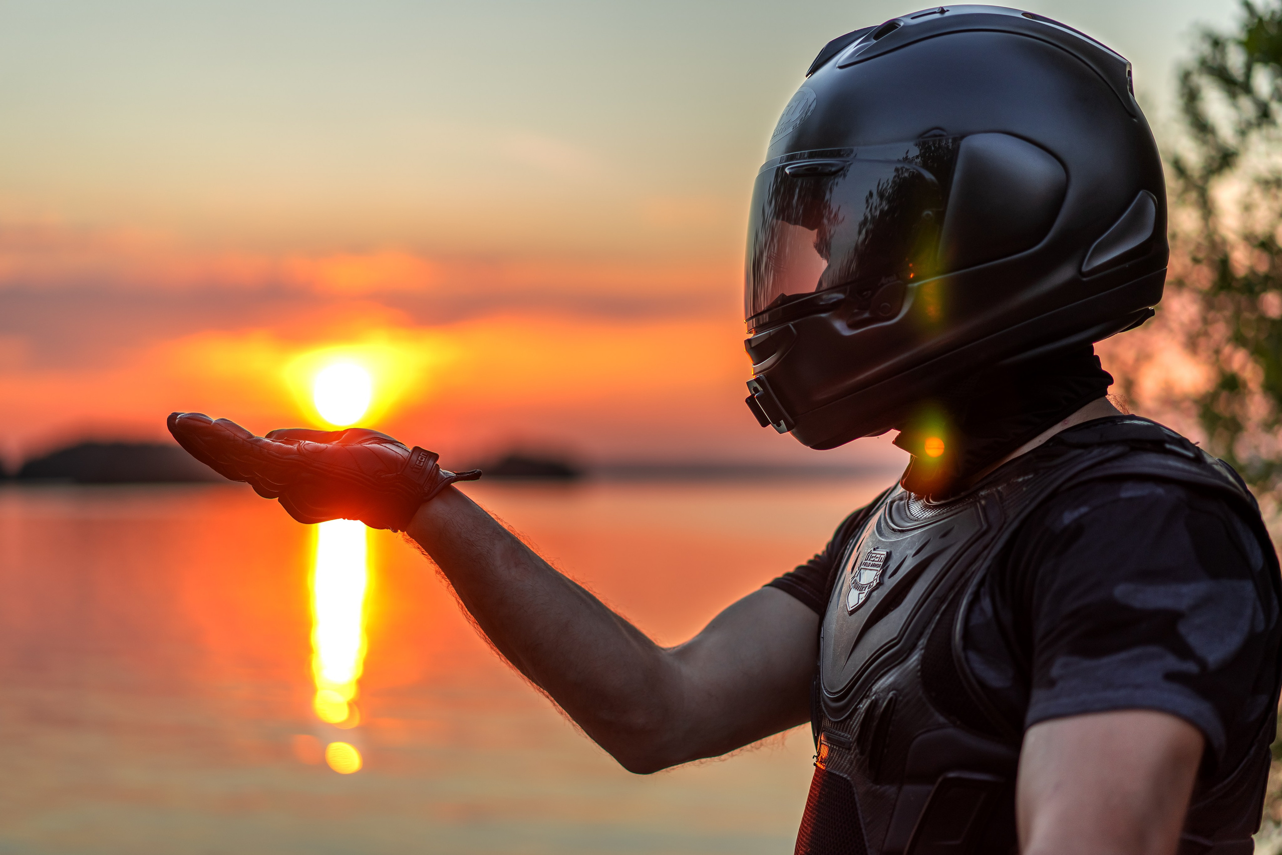 Мужская фотосессия с мотоциклом на закате. Фотограф Екатеринбург Кокшарова Александра