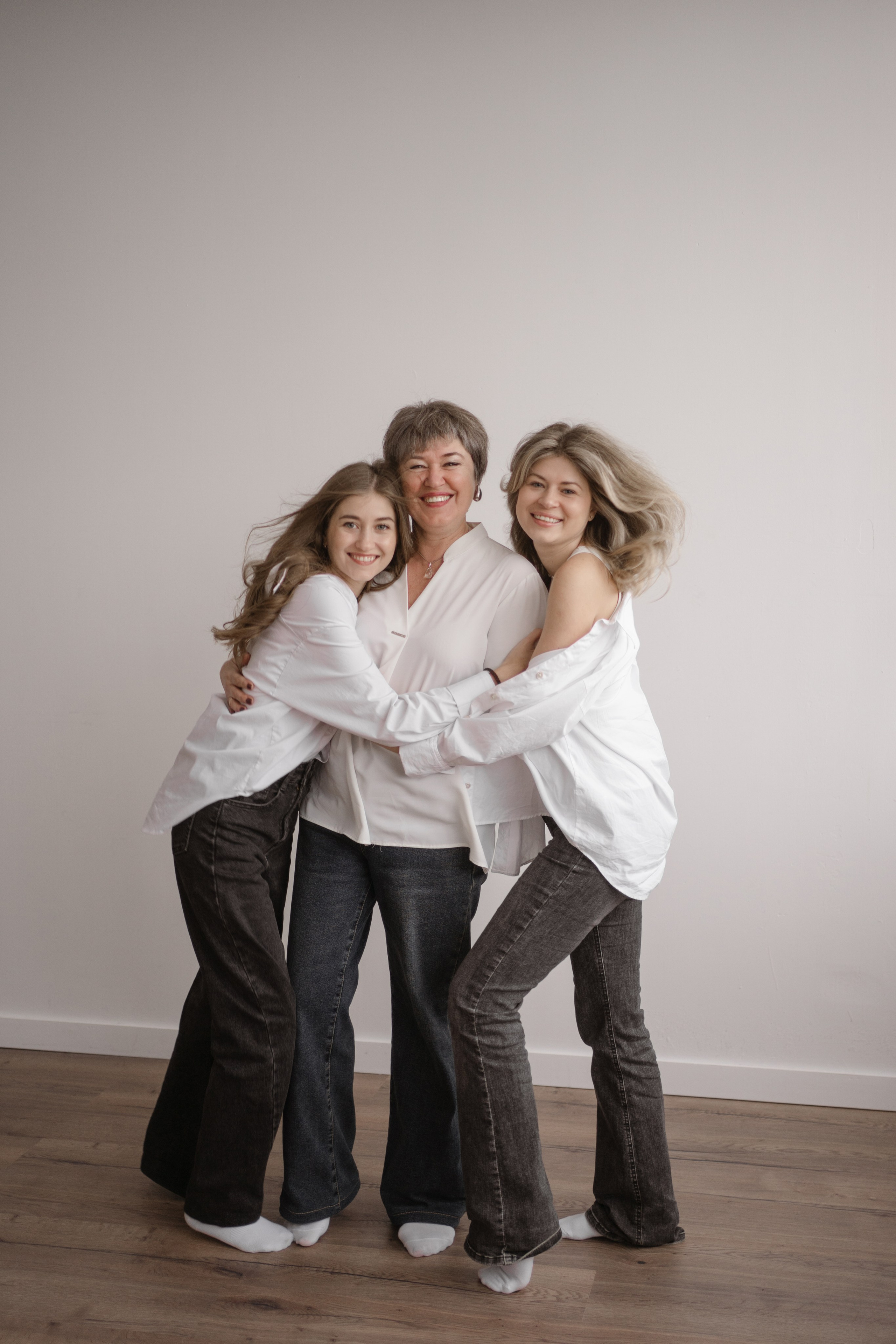 Мама с дочками. Семейный фотограф, фотосессия беременности в Новосибирске Кристина Киб