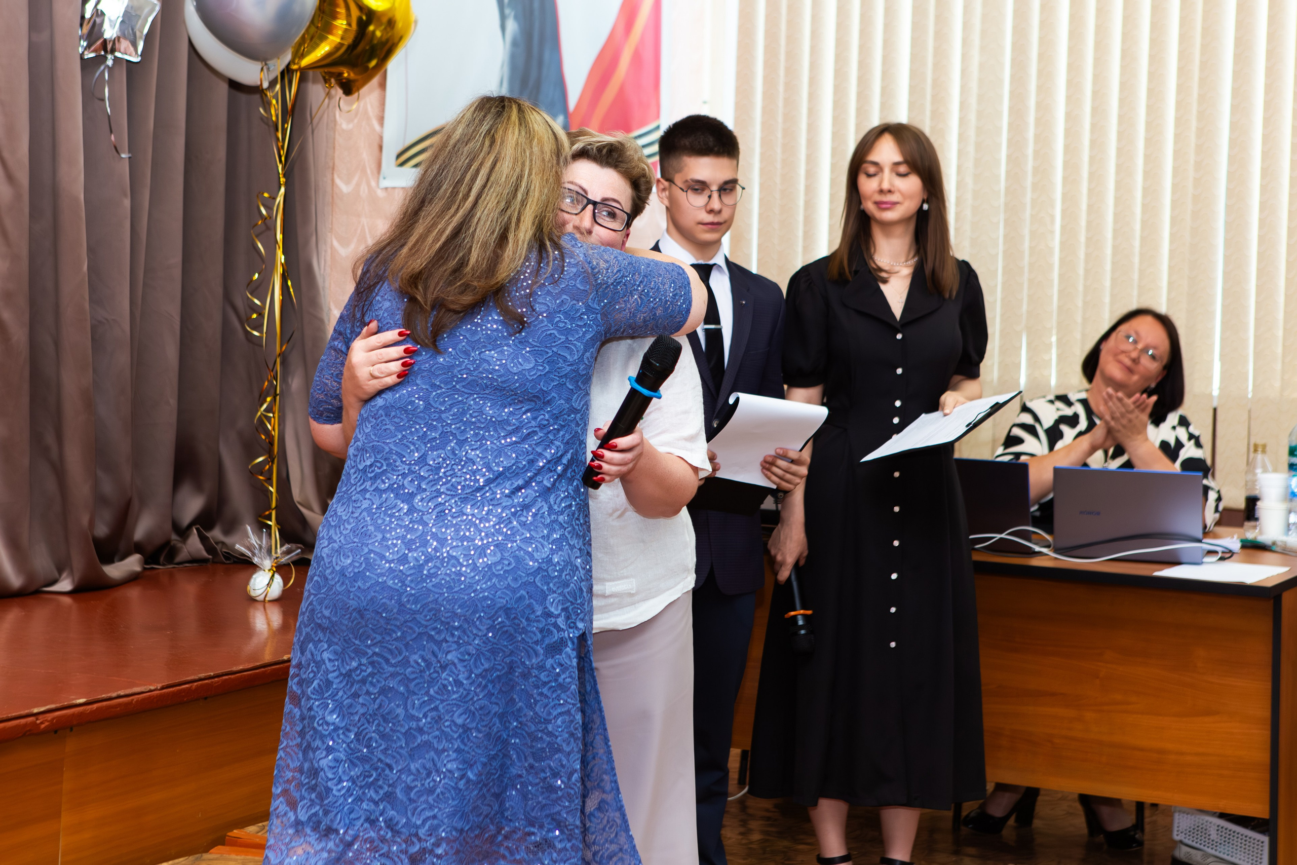 ВРУЧЕНИЕ ДИПЛОМОВ 2025 4 ШКОЛА Г.МЦЕНСК. Профессиональный фотограф в Мценске и Орловской области