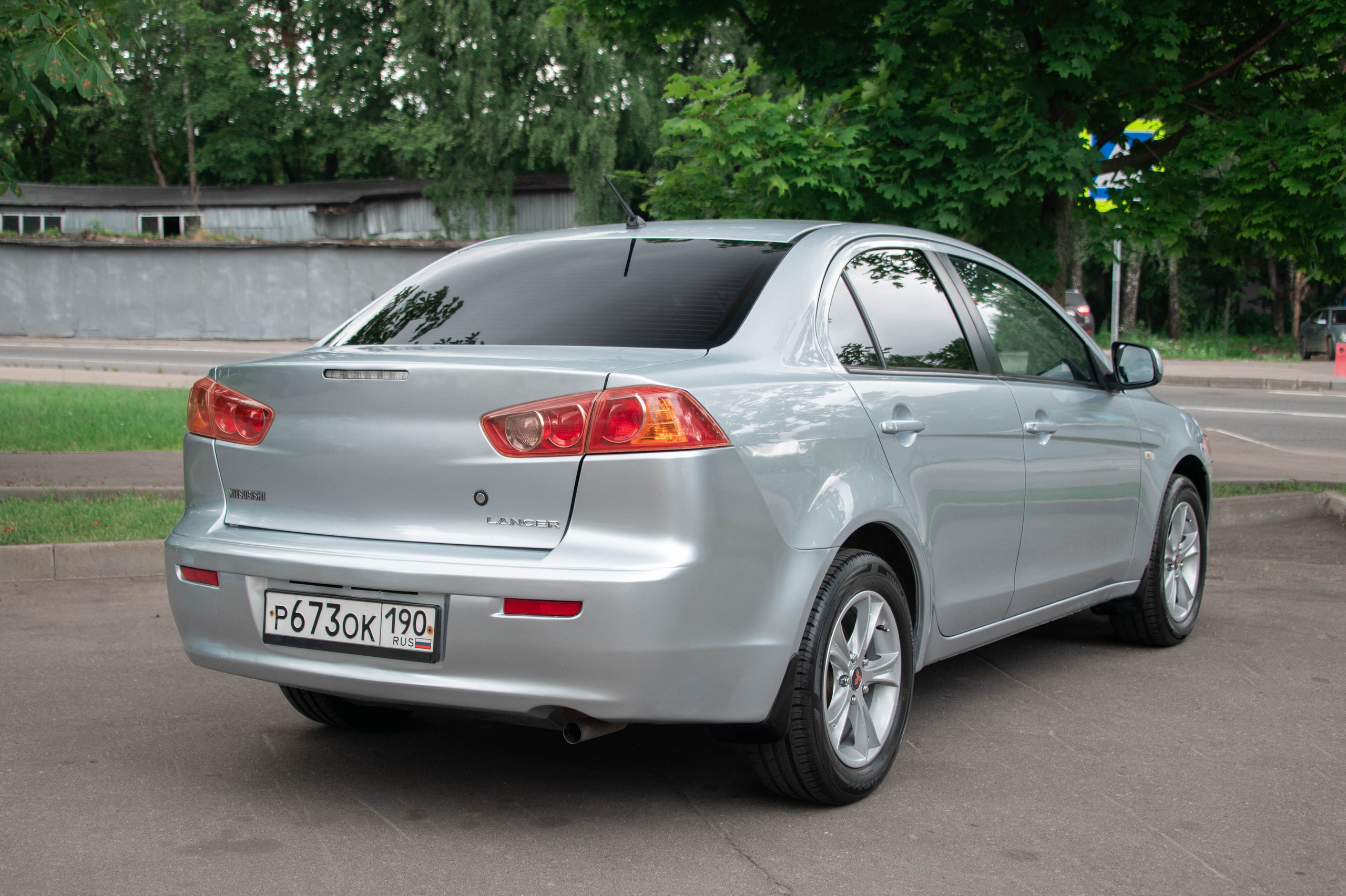 авто на продажу mitsubishi lancer