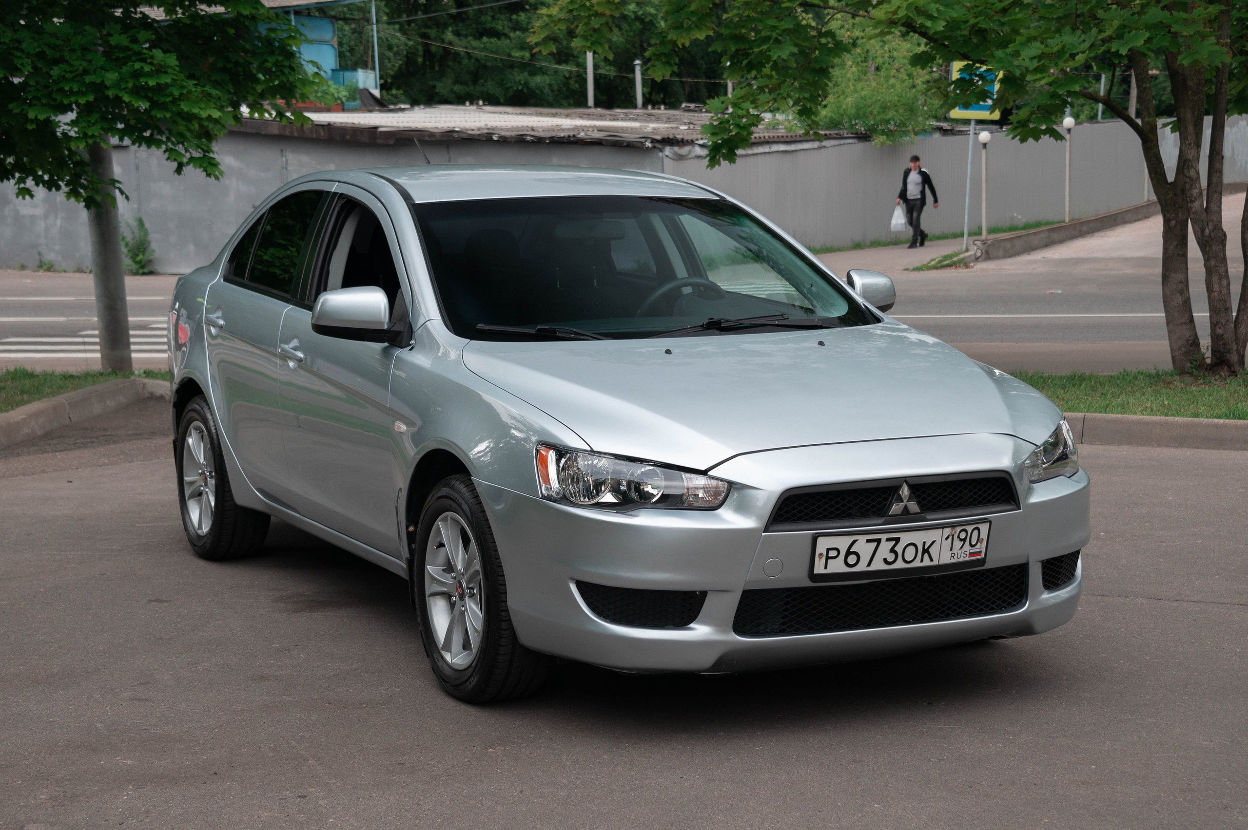 авто на продажу mitsubishi lancer