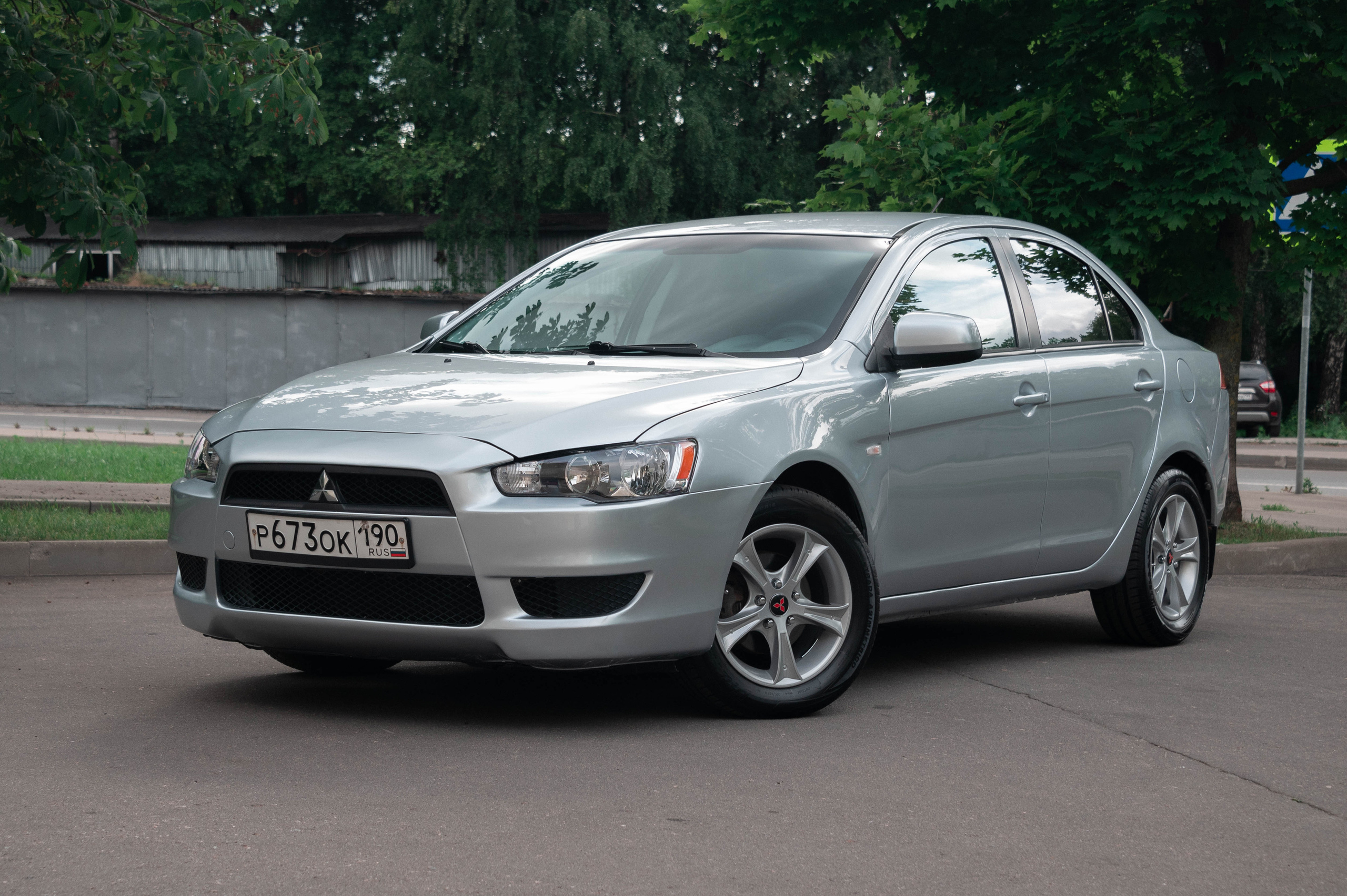 авто на продажу mitsubishi lancer