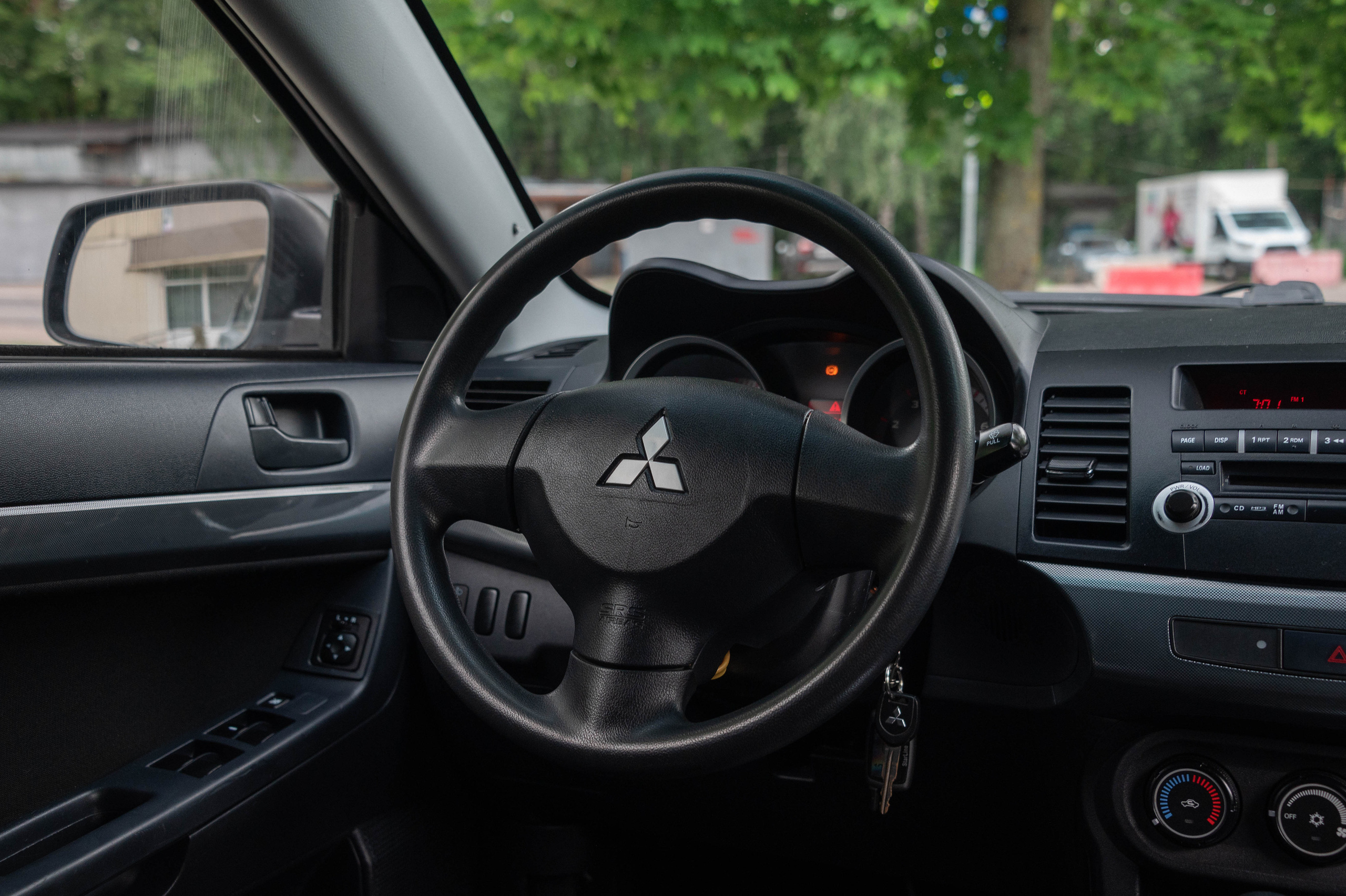 авто на продажу mitsubishi lancer