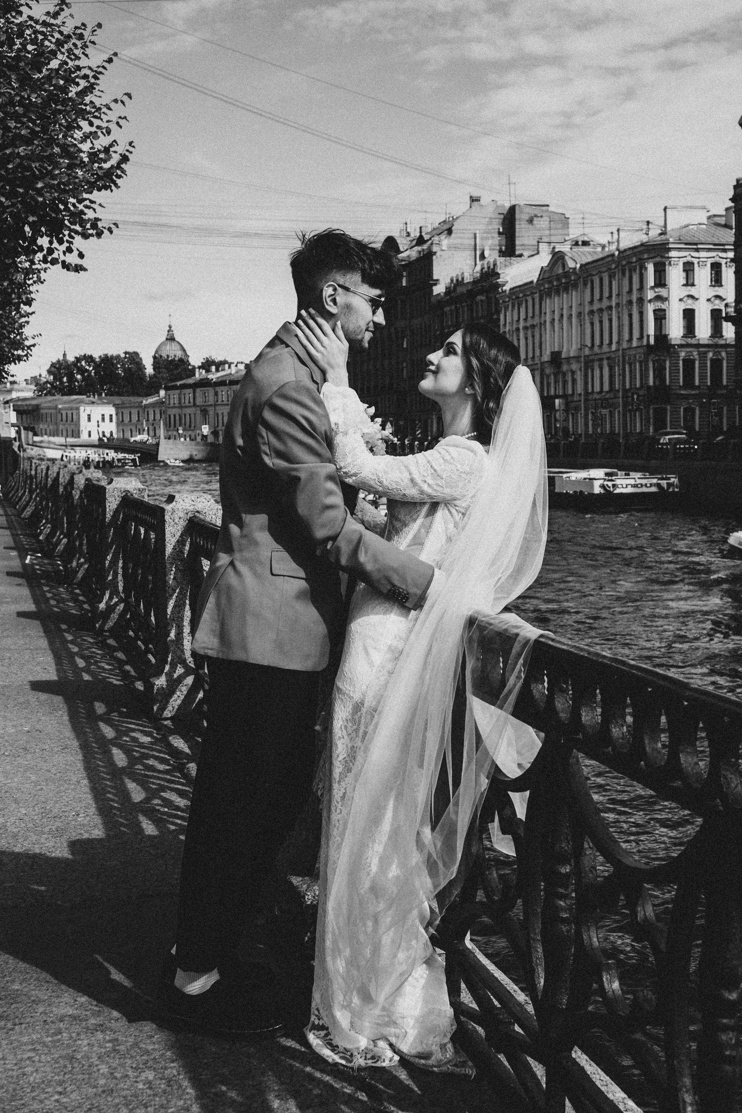 СВАДЕБНАЯ ПРОГУЛКА ВОЗЕ ИСАИКЕВСКОГО СОБОРА АСТОРИИ И ЗАКОНОДАЛЕТНОГО СОБРАНИЯ. Профессиональный фотограф, Санкт-Петербург — Виктория Богомолова