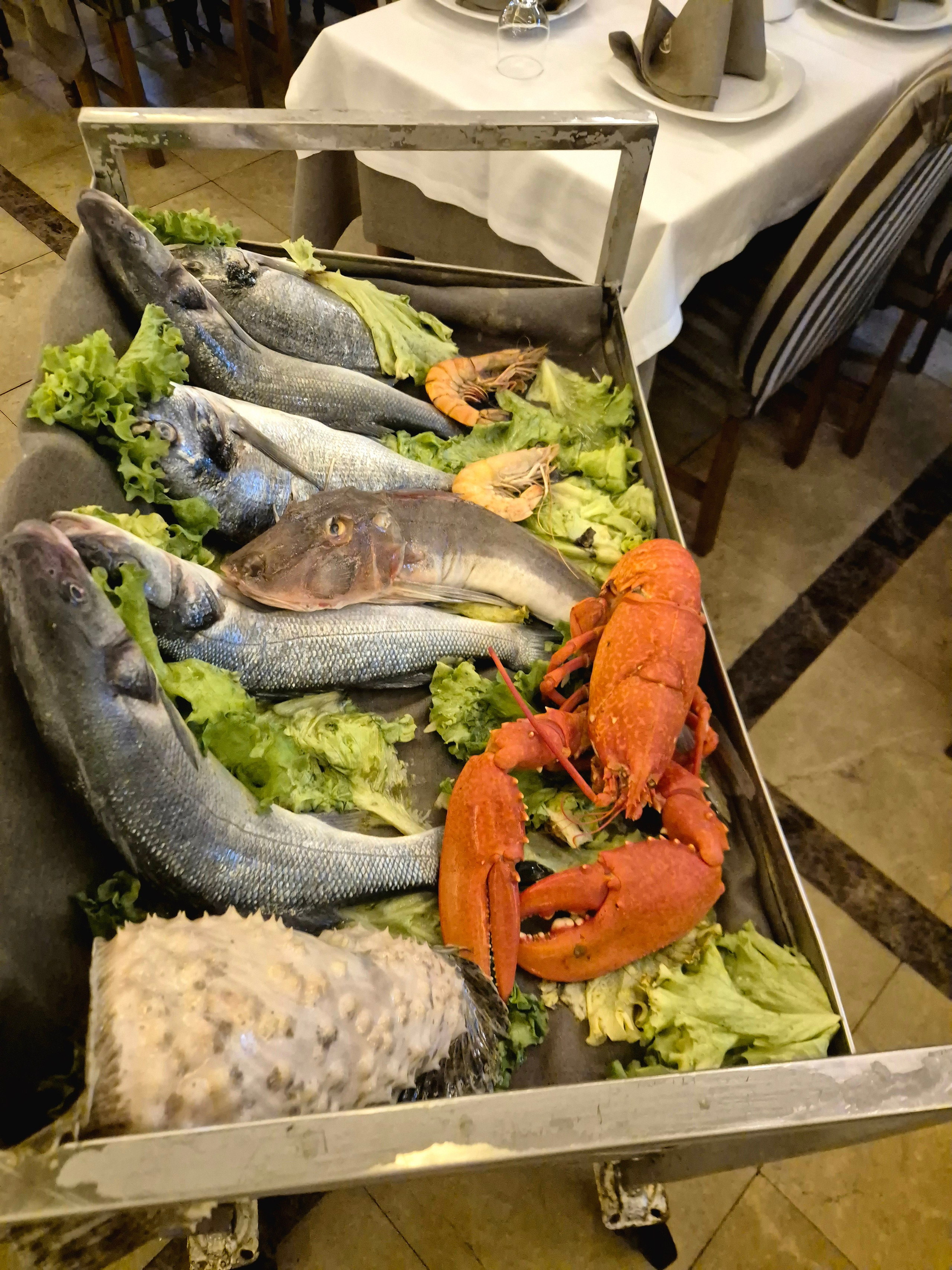 Ужин в морском ресторане. Меню