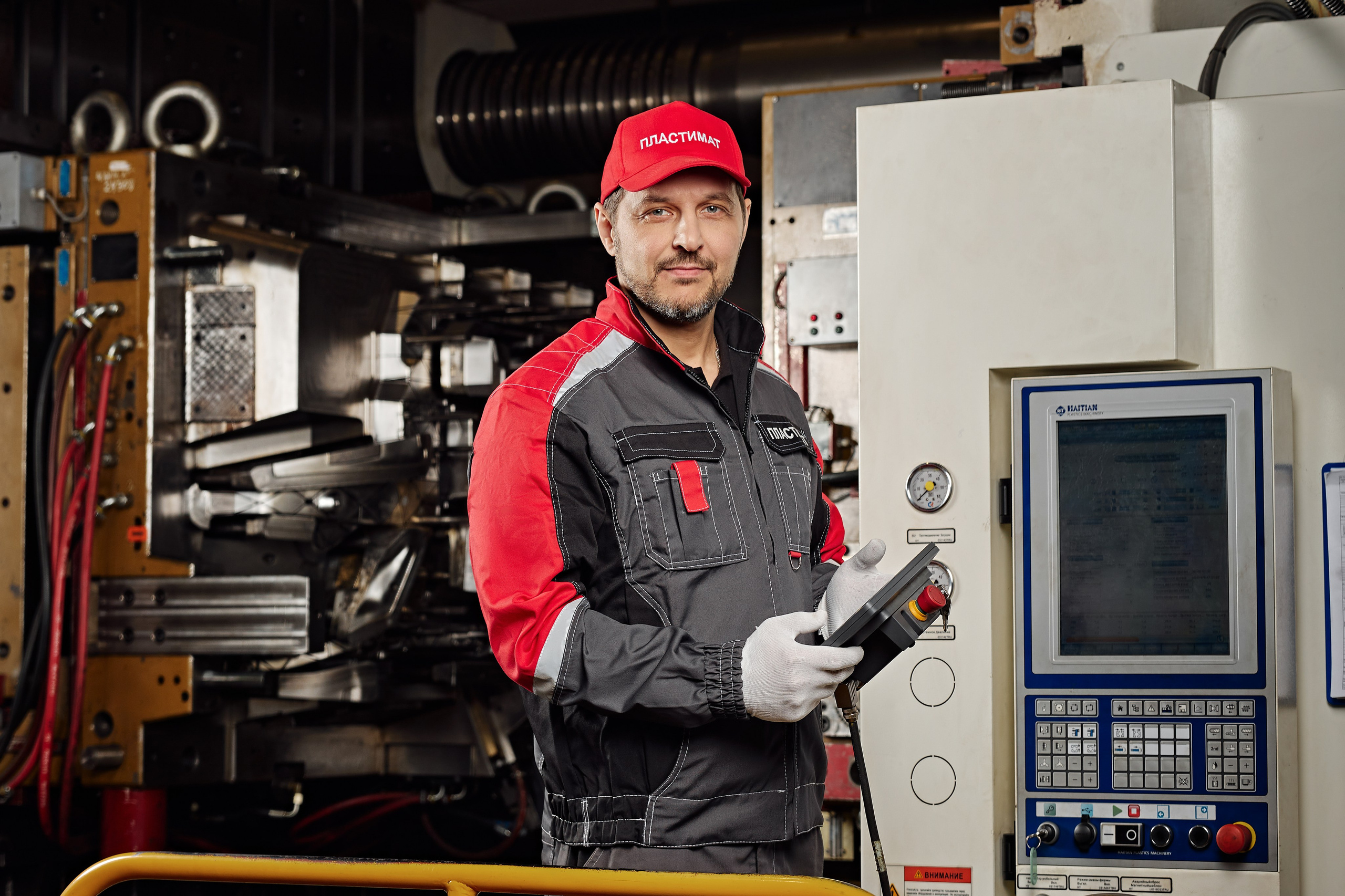 Рекламная съёмка в условиях производства для компании Пластимат