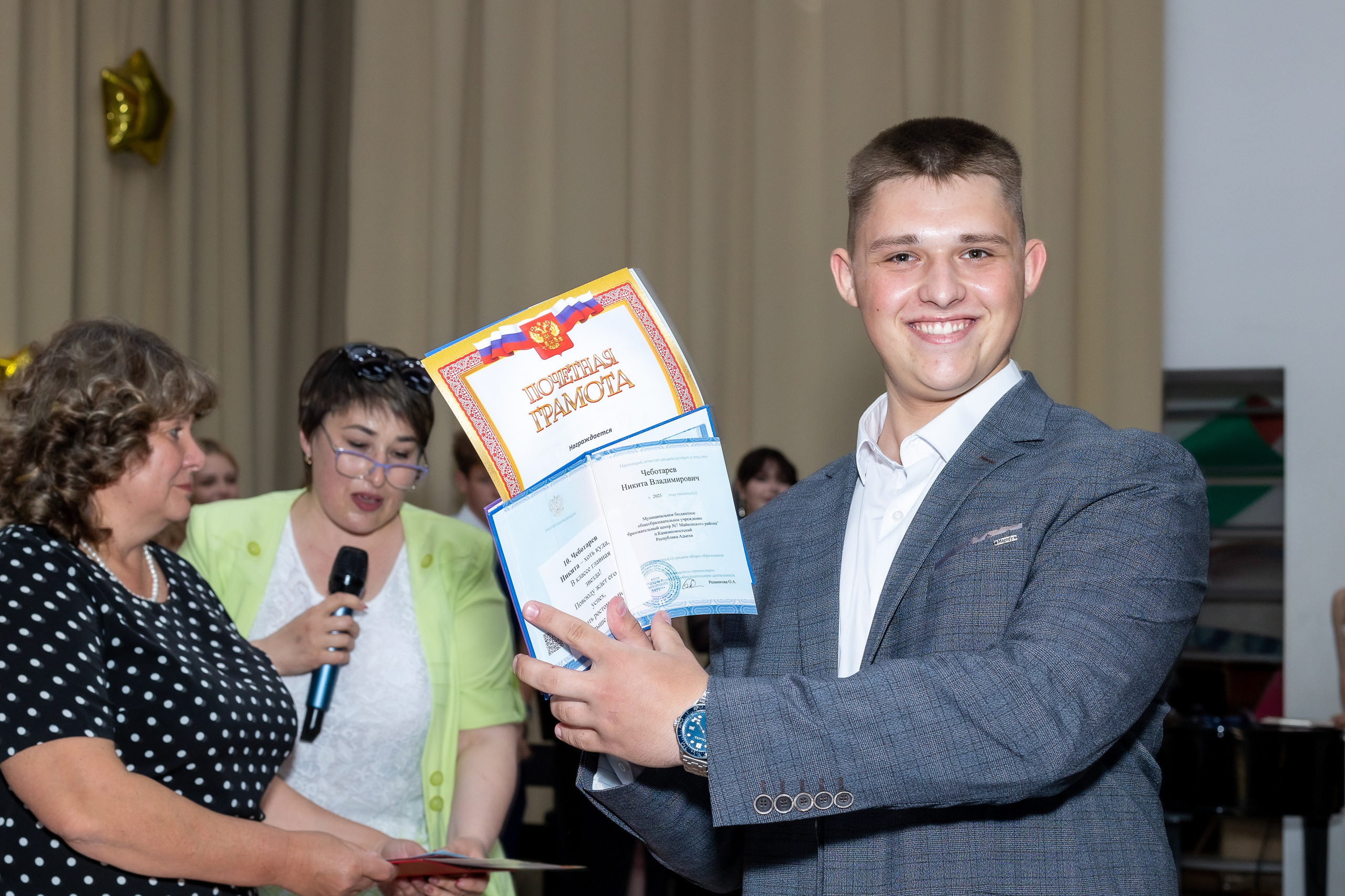 Вручение аттестата 2025. Выпускные альбомы Майкоп, Краснодар Елена Золотарева
