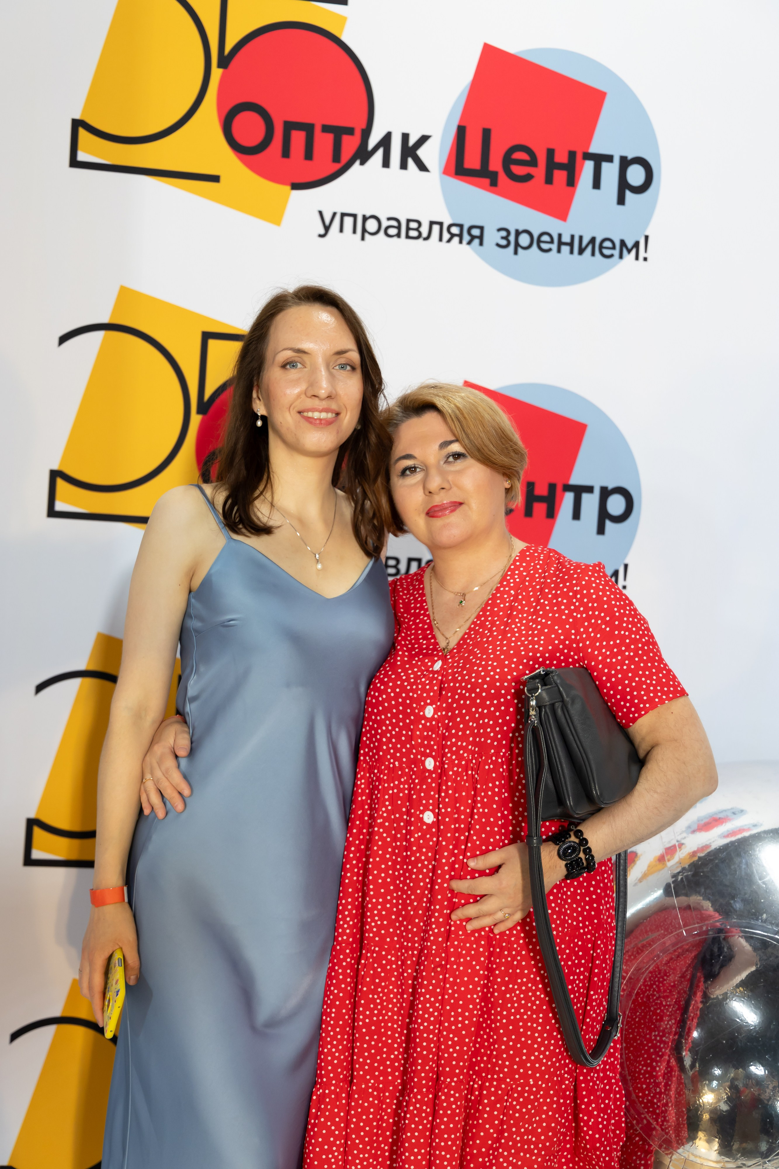 Оптик центр 25 лет. Фотограф свадебный, репортажный, индивидуальный, фото для маркетплейсов, брендов, автосалонов