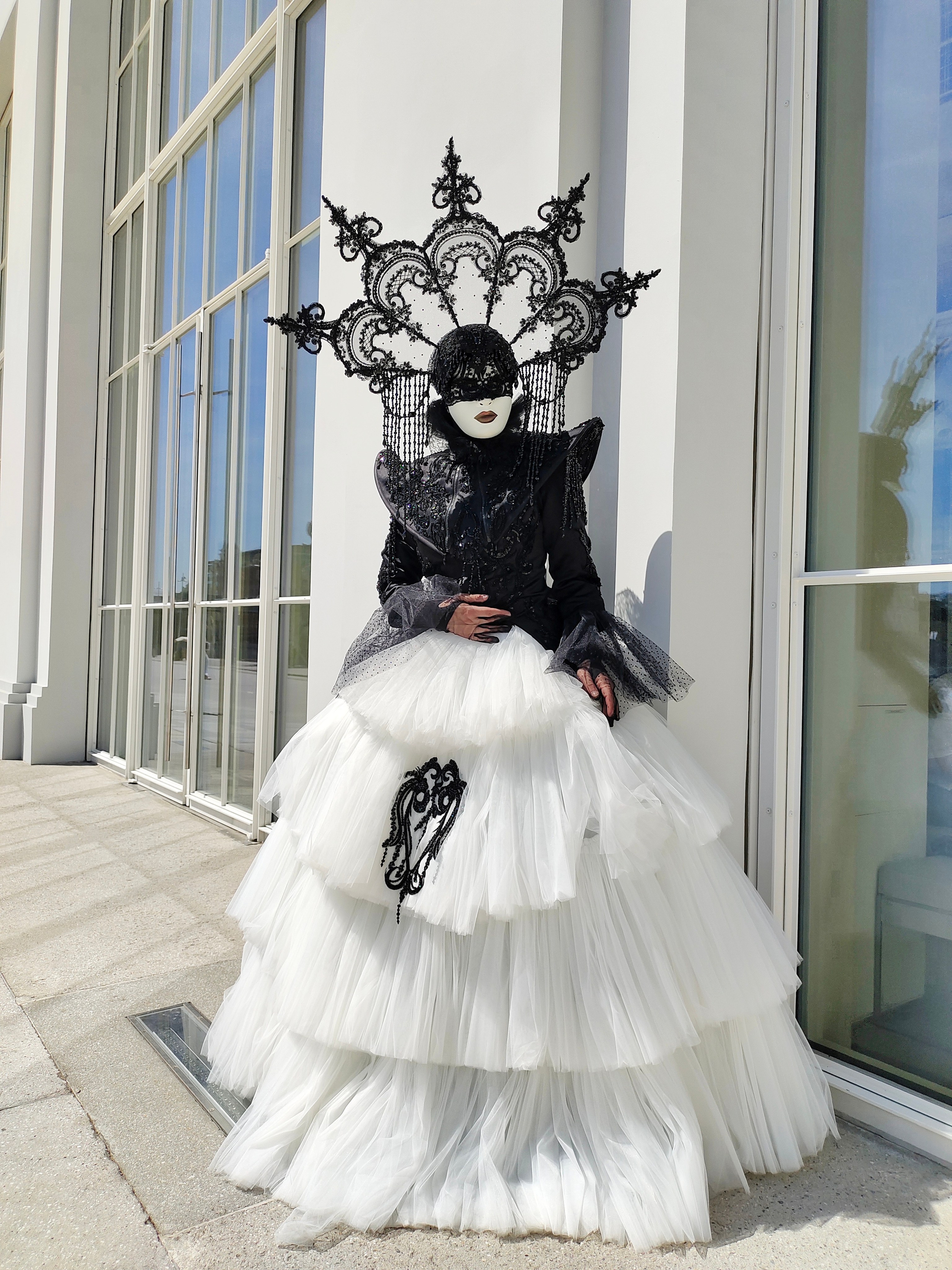 Персонаж Сажа. Мимы и Ходулисты на встречу гостей. Москва