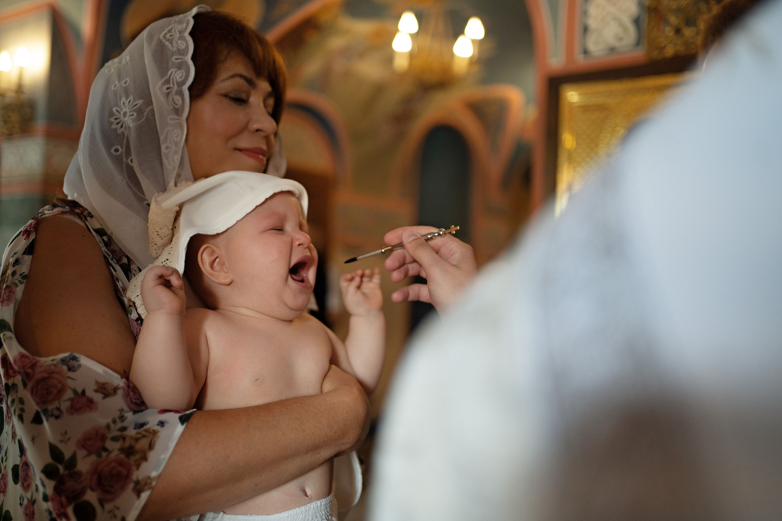 Таинство Крещения в храме Воскресения Христова дер. Поповка г. Москва. Семейный и детский фотограф в Москве Екатерина Офицерова