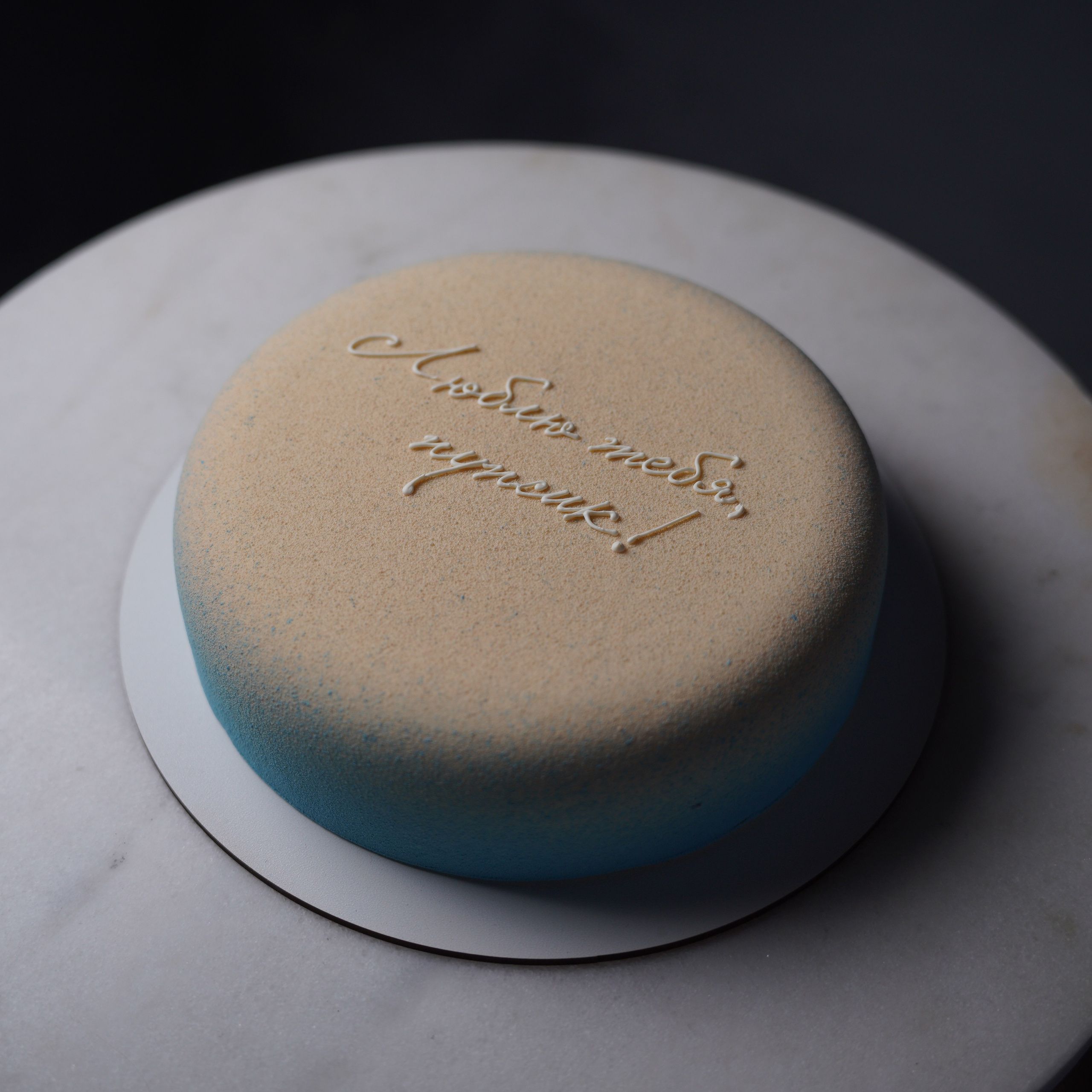 Варианты муссовых тортов про любовь. Кондитер Наталья Ташматова