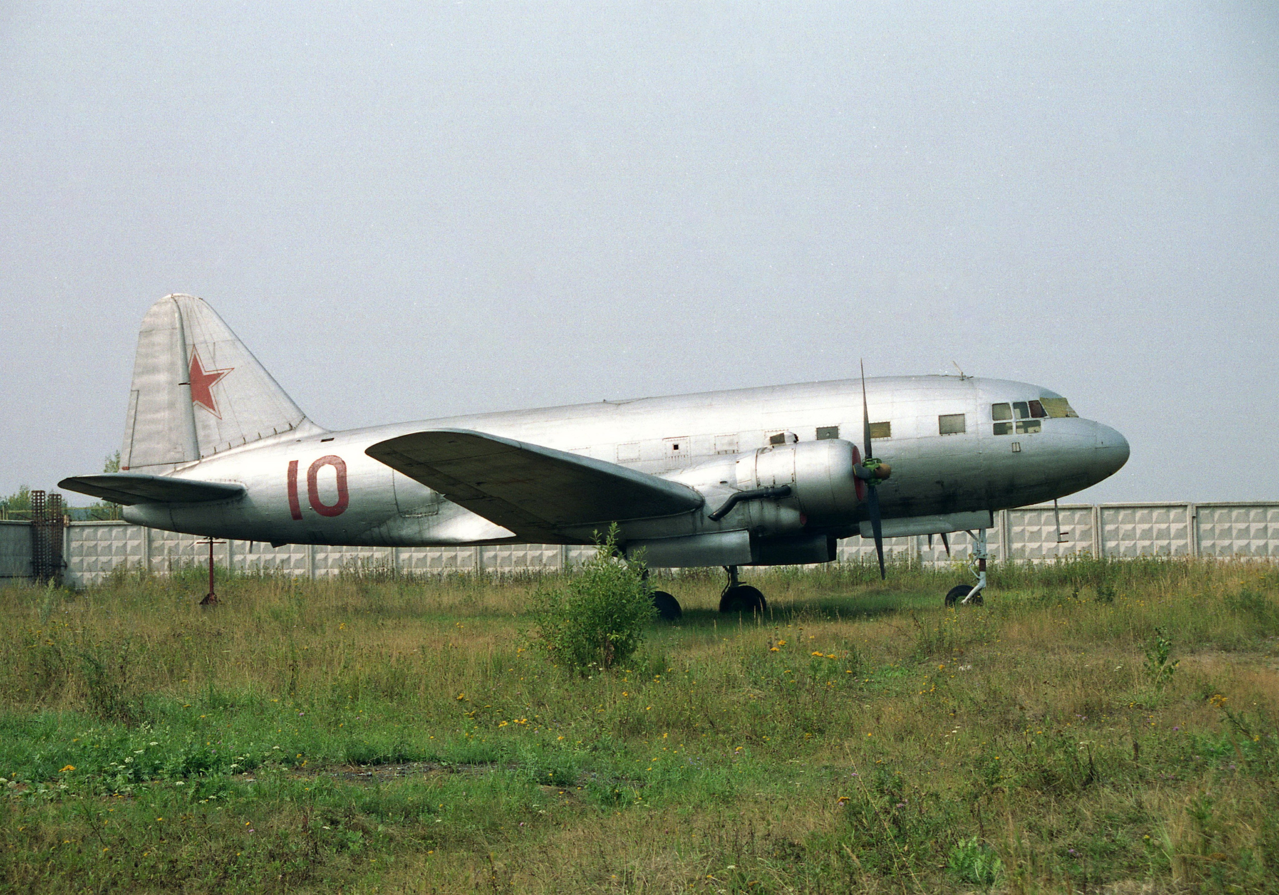 Ил-12 (Монино). Фотоальбом показывающий увлекательный мир авиации и мир медведей Андрея Иванова