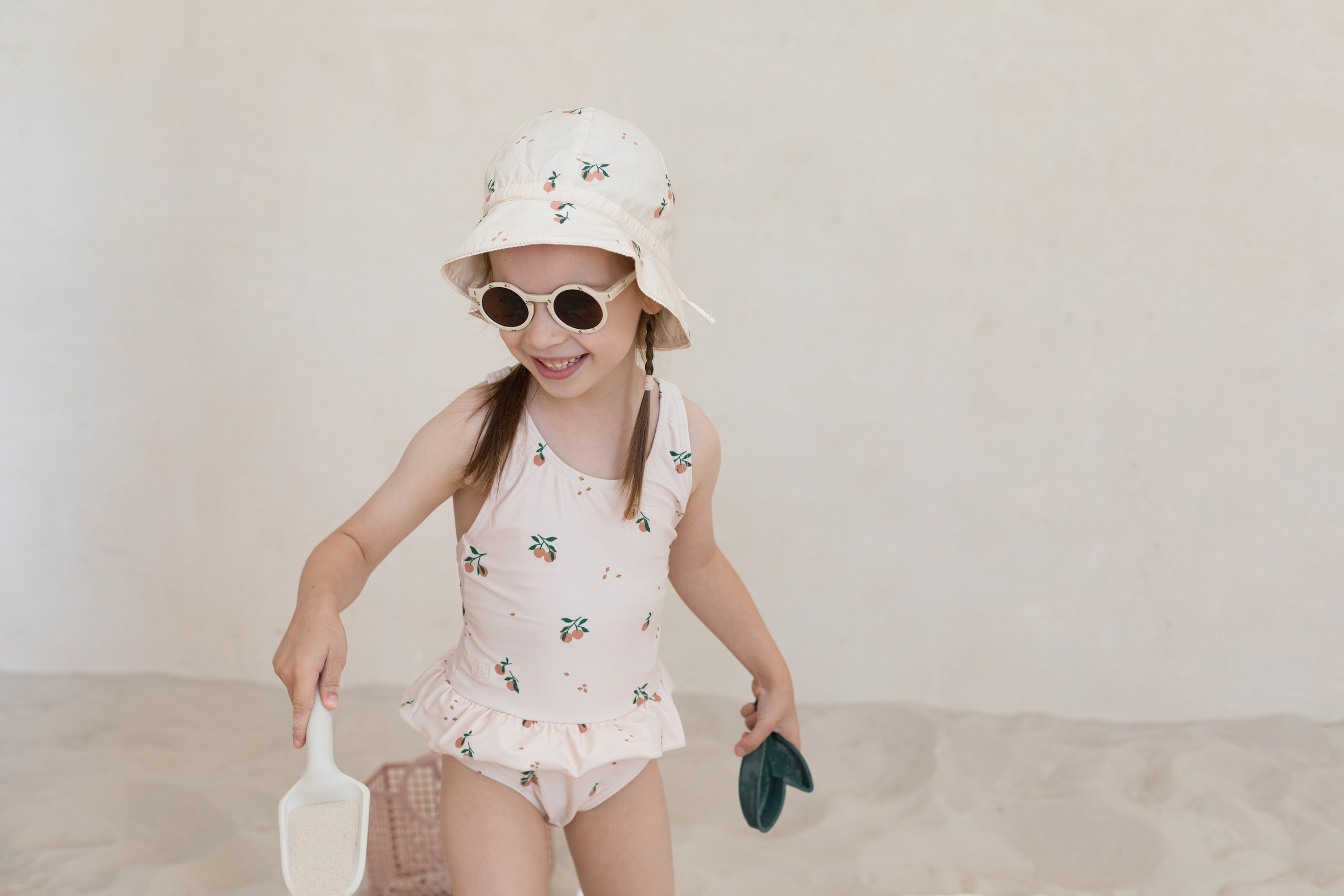 Фотосессия в песке для детского бренда. Детский и контент фотограф Надя Волкова Санкт-Петербург