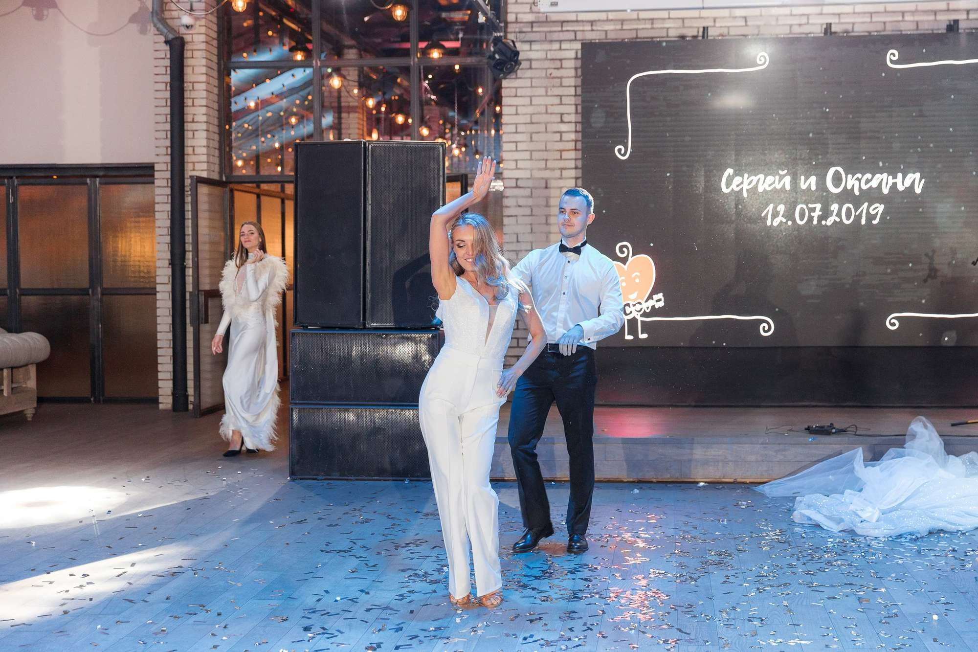 Первый танец молодожёнов