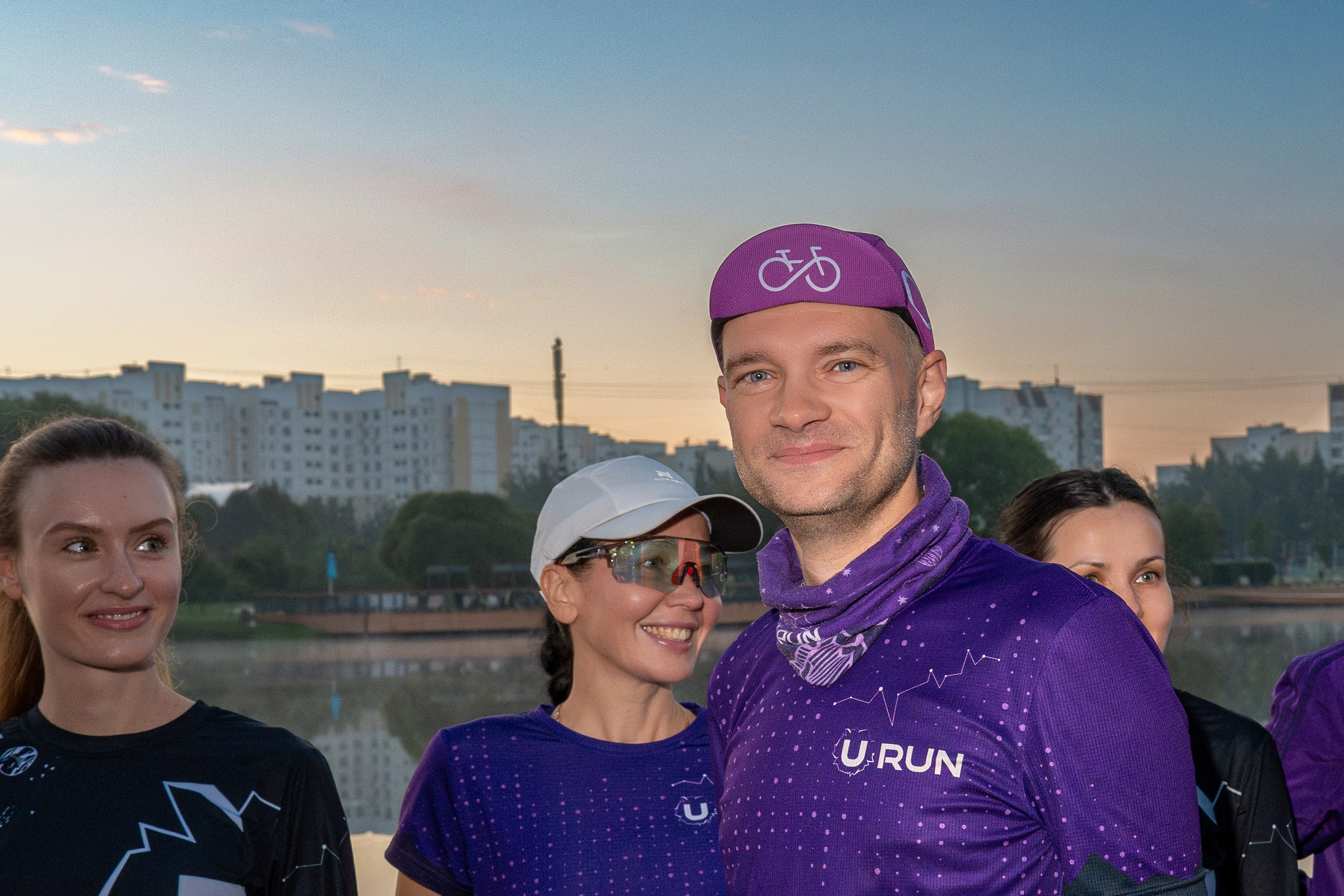 Runforsun, серия очень ранних забегов в Москве, 01.09.2026. Фотограф Михаил Гуменный