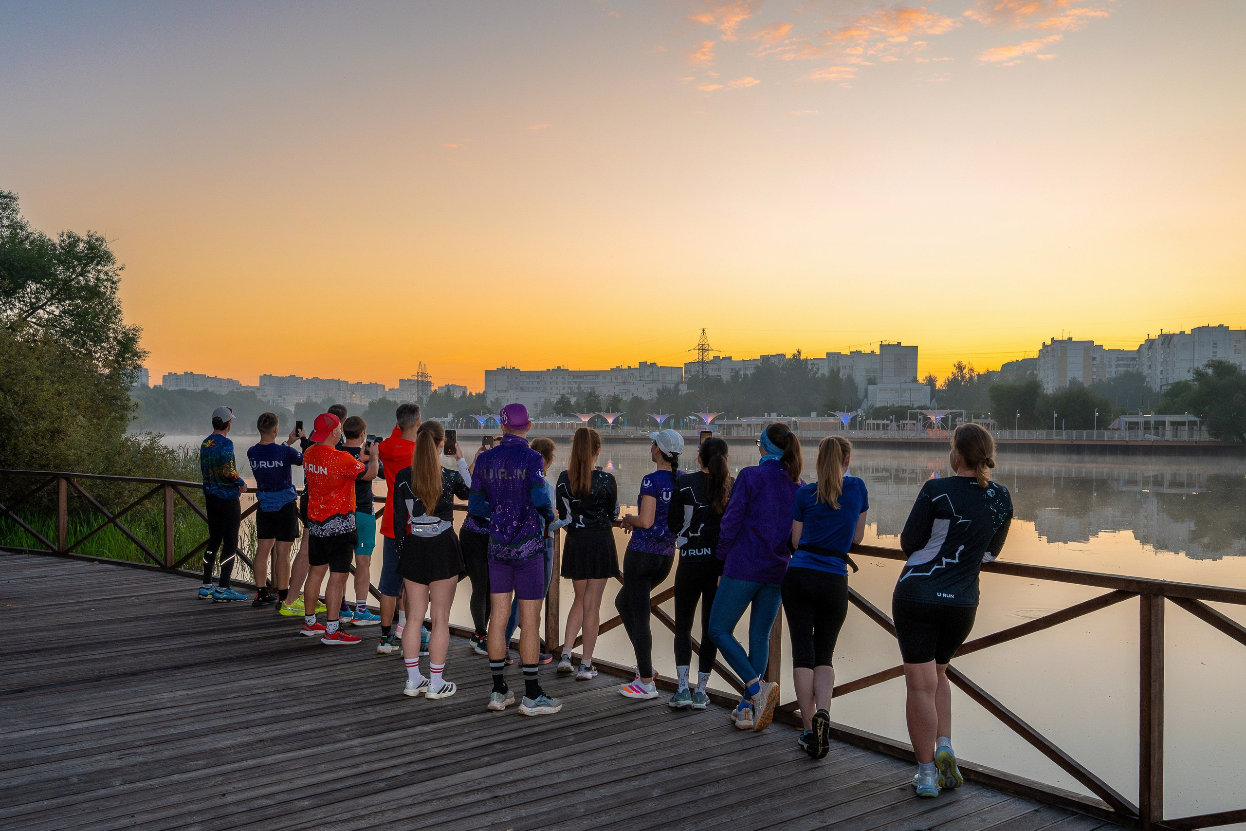 Runforsun, серия очень ранних забегов в Москве, 01.09.2026. Фотограф Михаил Гуменный