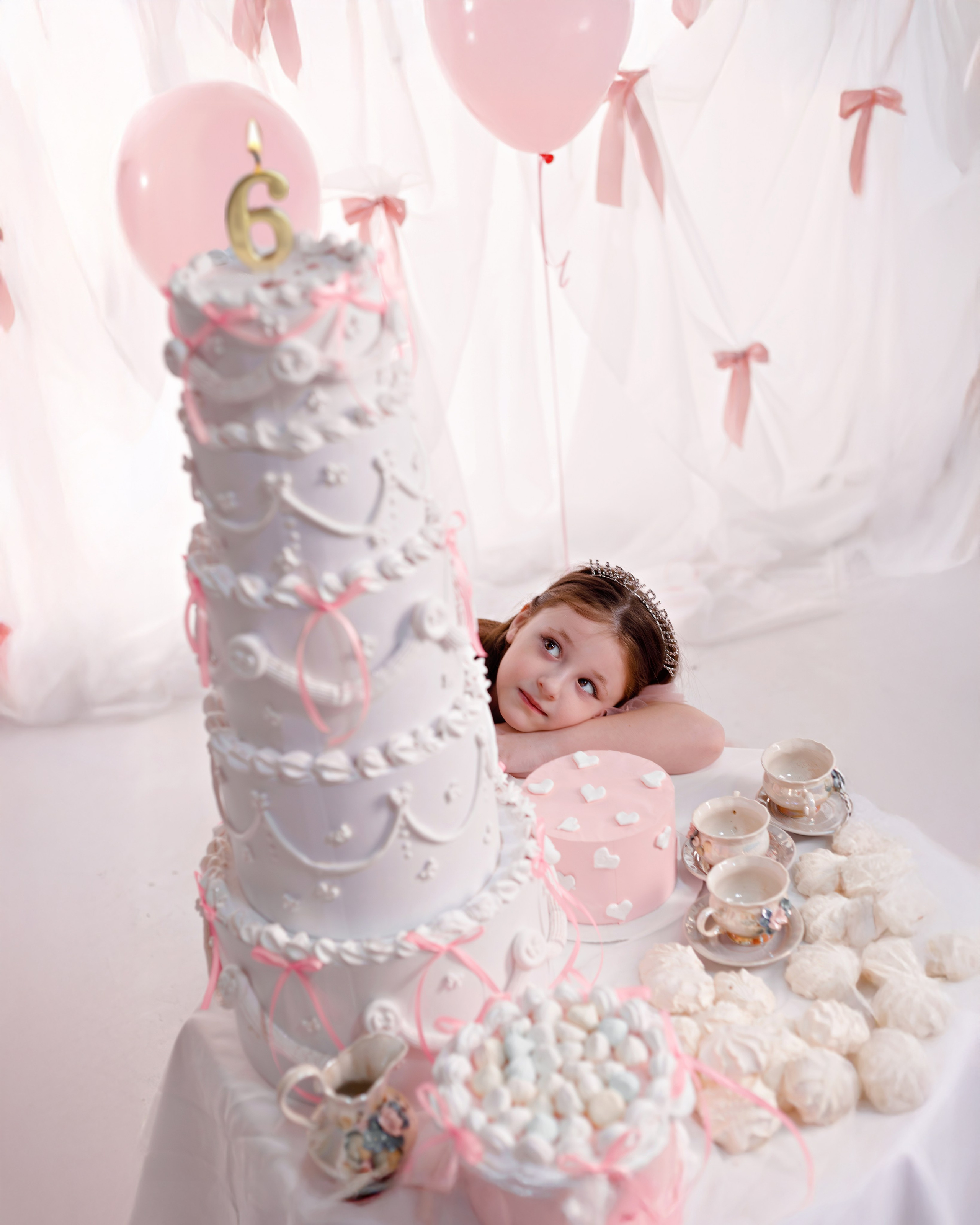 Фотосессия на День Рождения для девочек — сладкий праздник в сказочных декорациях. Детский студийный фотограф Сочи