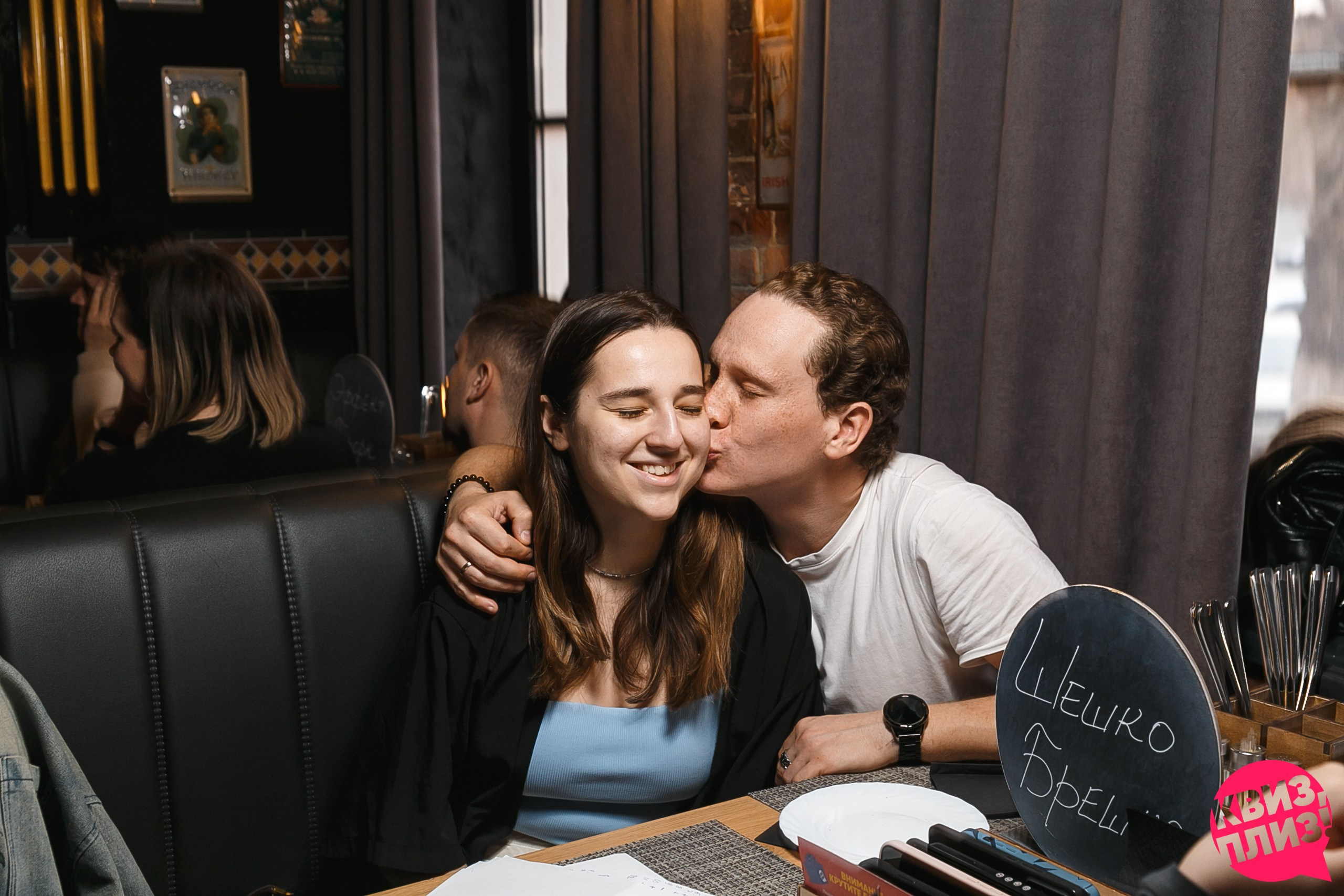 Квиз Плиз в Харатс Пабе. Событийный фотограф Максим Бескоровайновнов