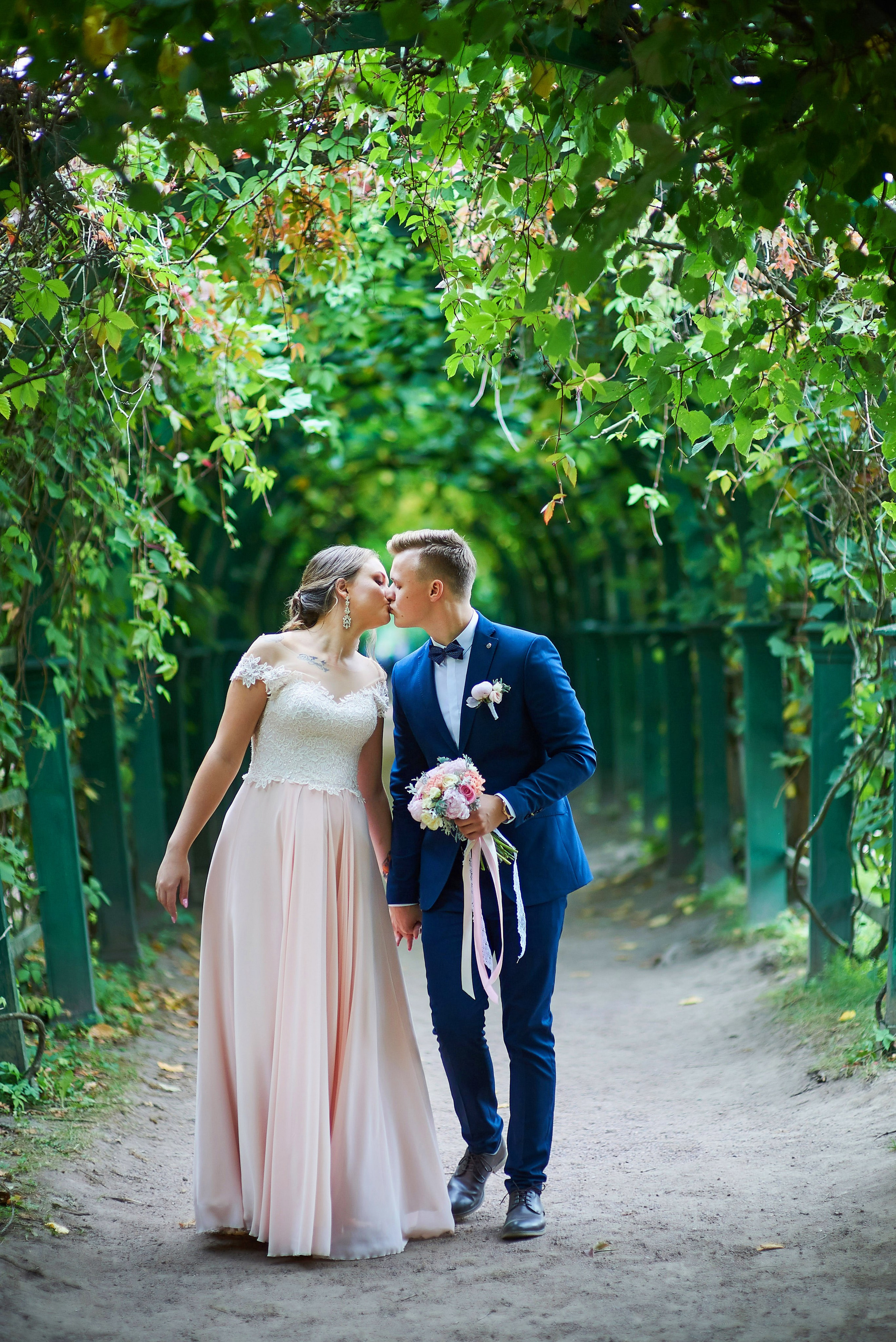 Ульяна и Дмитрий (свадебная прогулка в Сестрорецке под дождем, , фотосессия в верхнем парке Петергофа). Портретный, семейный и свадебный фотограф в Санкт-Петербурге и в Пушкине Ширяев Денис