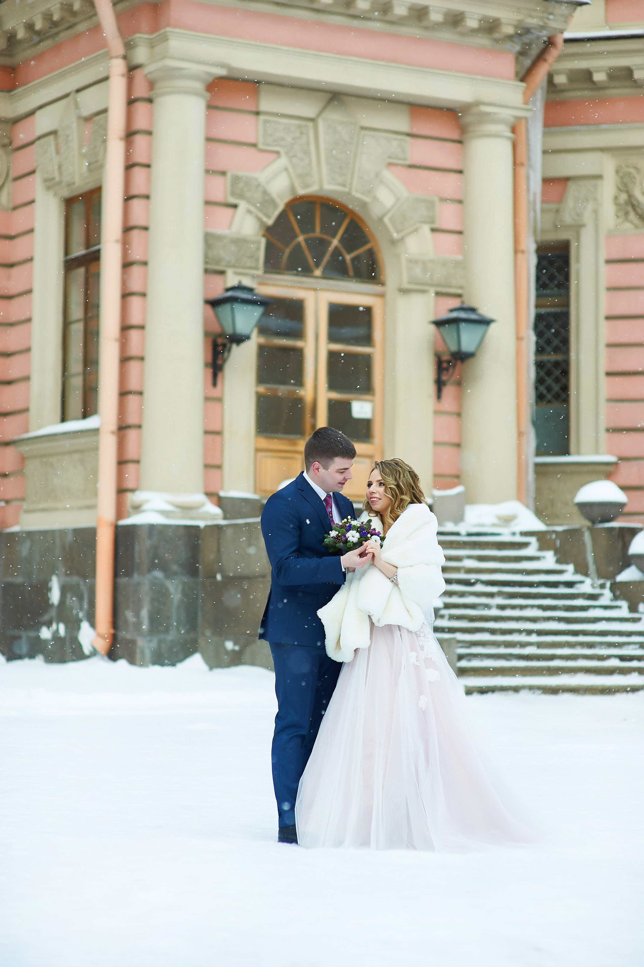 Елена и Иван (зимняя свадебная прогулка у Михайловского замка и фотосессия в Эрмитаже). Портретный, семейный и свадебный фотограф в Санкт-Петербурге и в Пушкине Ширяев Денис