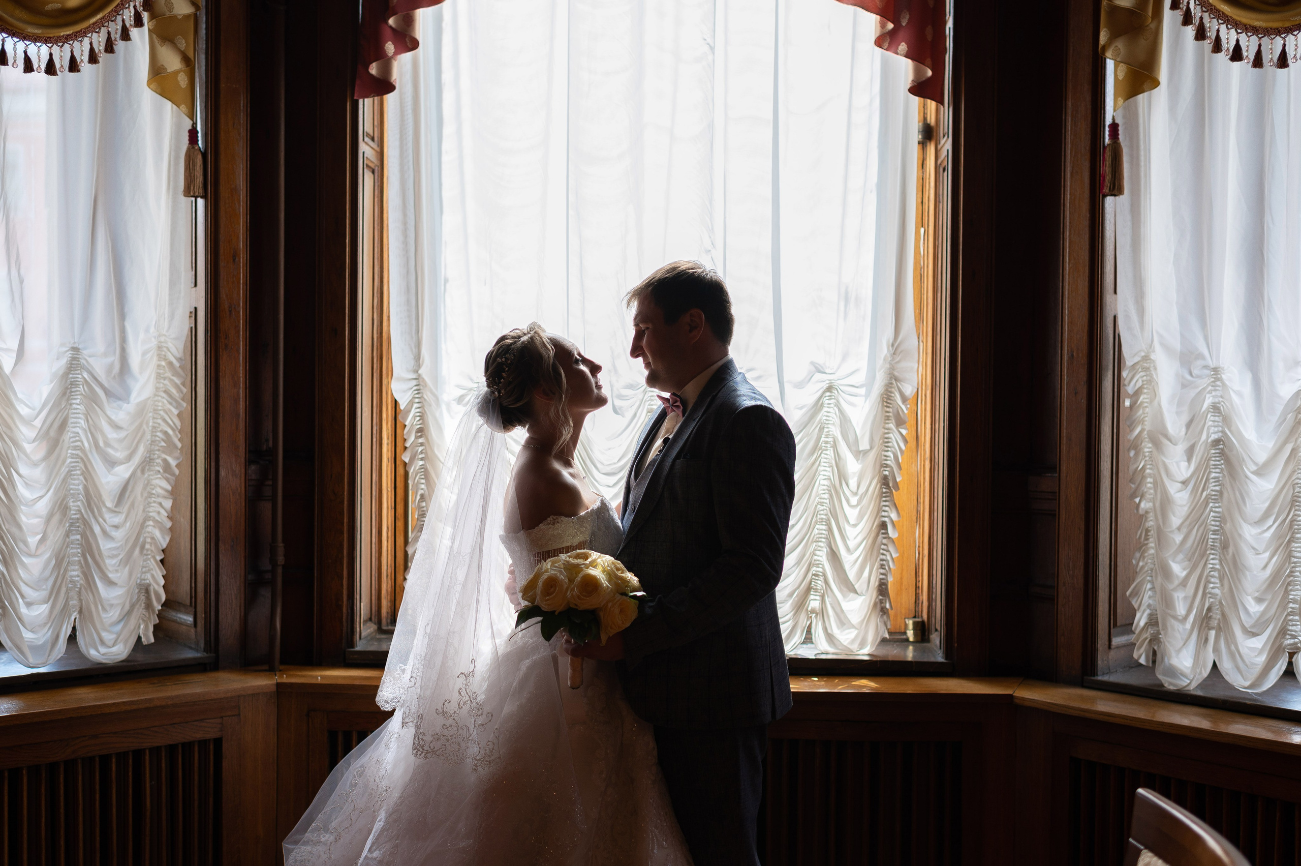 Анастасия и Игорь (фотосессия во Втором Дворце Бракосочетания, Польский сад, здание городской Ратуши). Портретный, семейный и свадебный фотограф в Санкт-Петербурге и в Пушкине Ширяев Денис