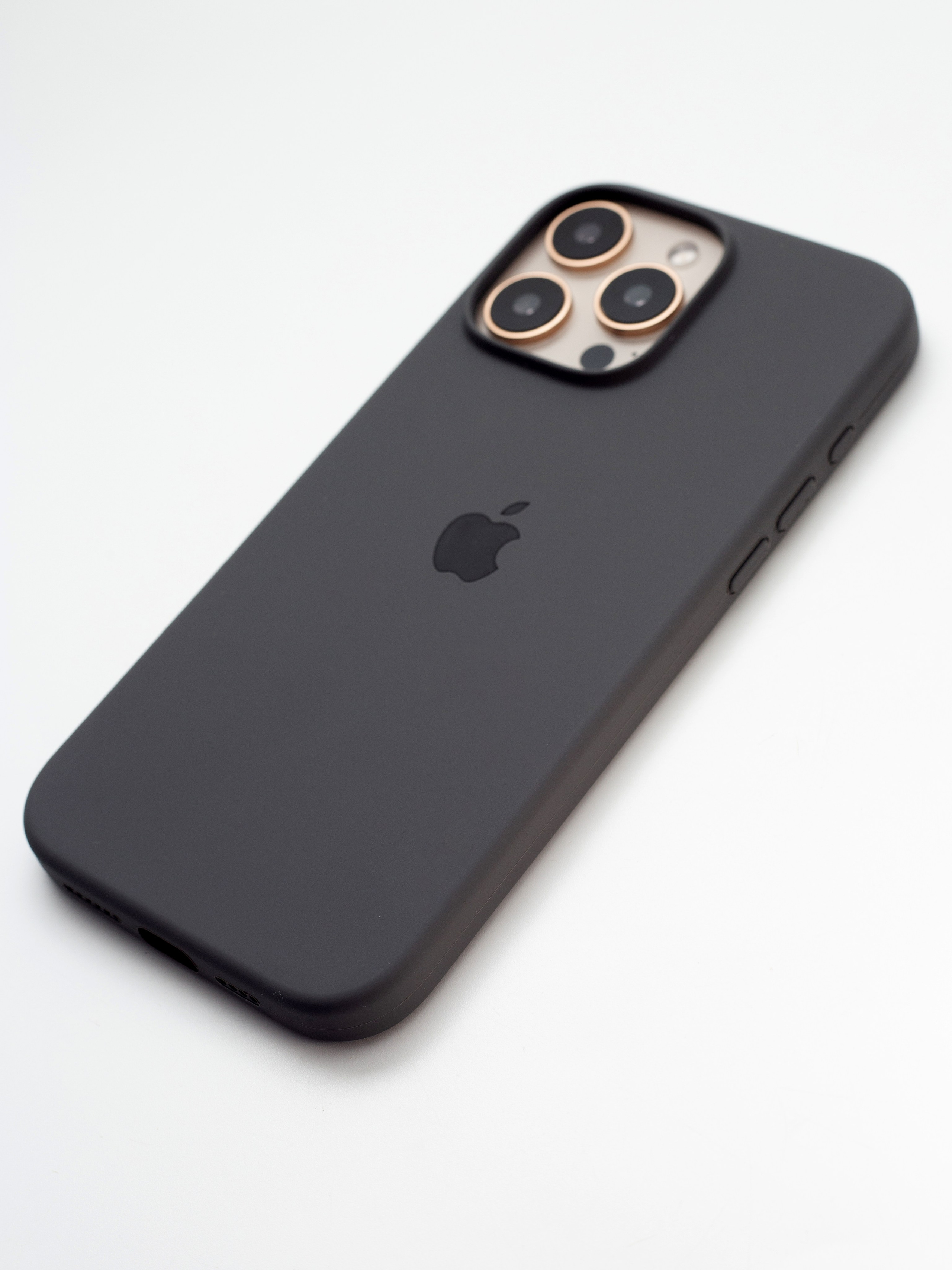 Чехлы на айфон. Фотограф для различных событий, проектов, маркетплейсов, сайтов и мероприятий в Екатеринбурге