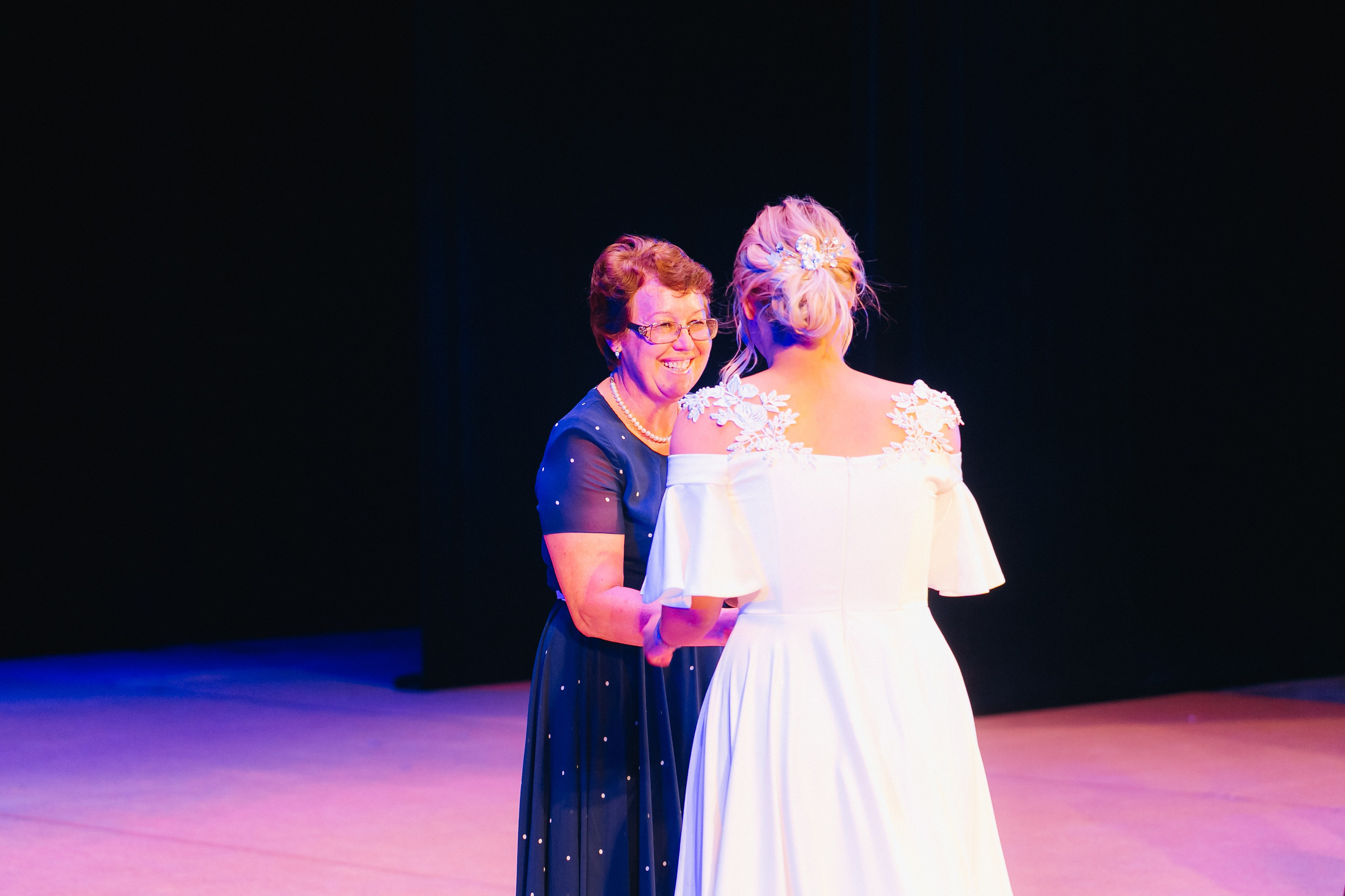 Вручение аттестатов 14 Гимназия. Свадебный и семейный фотограф в Улан-Удэ