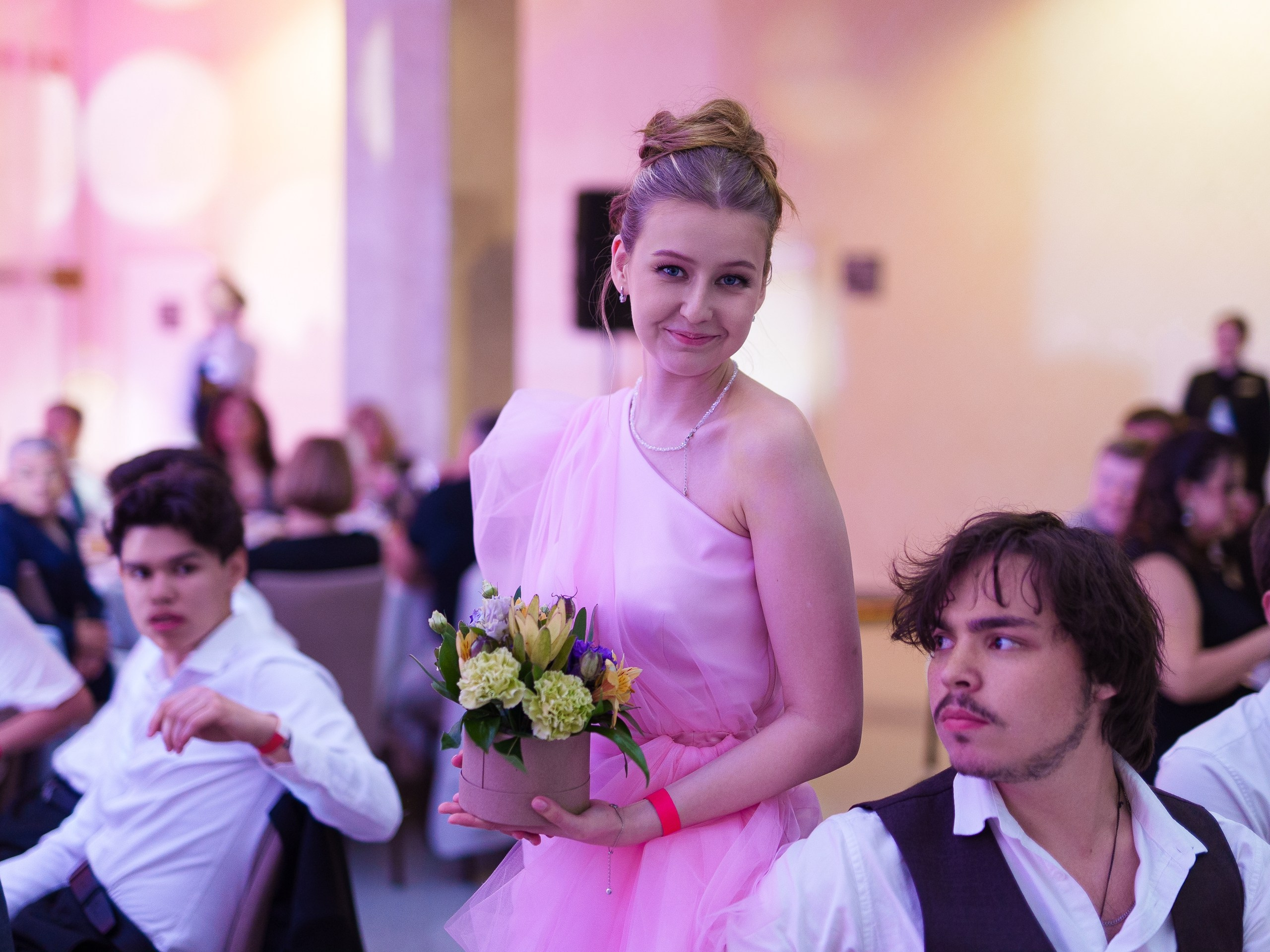 Фотограф на выпускной в Уфе — съёмка в Конгресс-холле для гимназии № 39