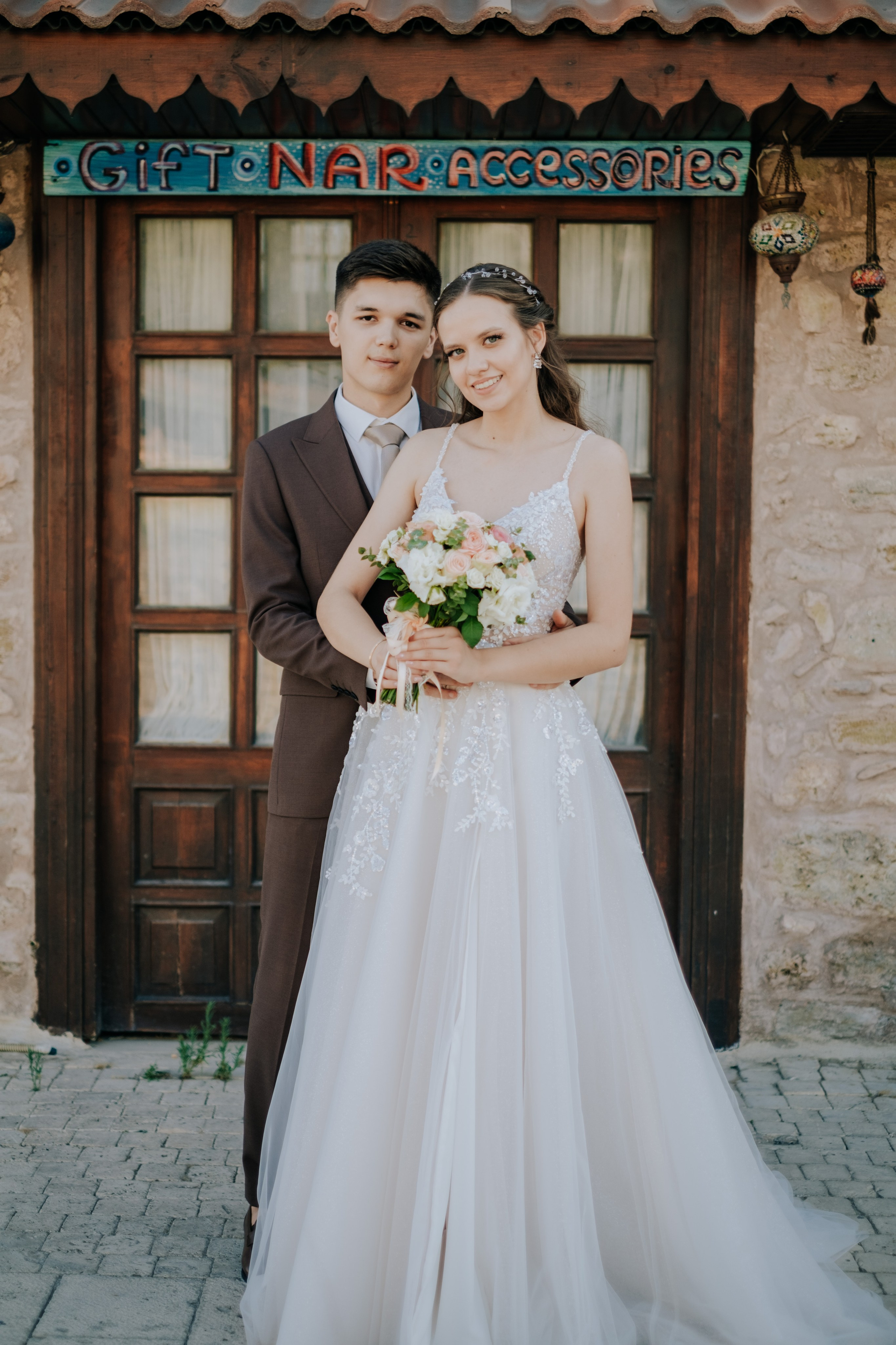 История Элины и Амира