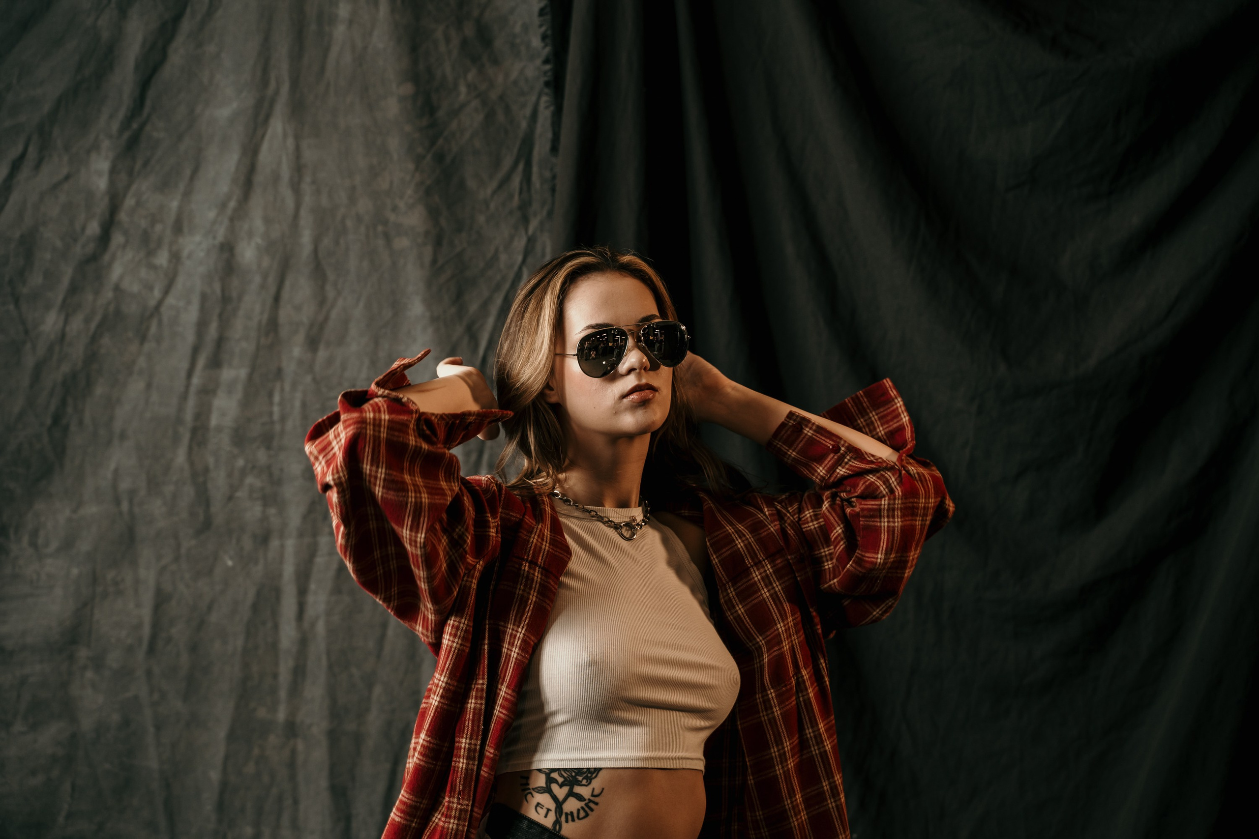 Фотосессия с мотоциклом в студии в Санкт-Петербурге. Свадебный, семейный, портретный, репортажный фотограф в Санкт-Петербурге