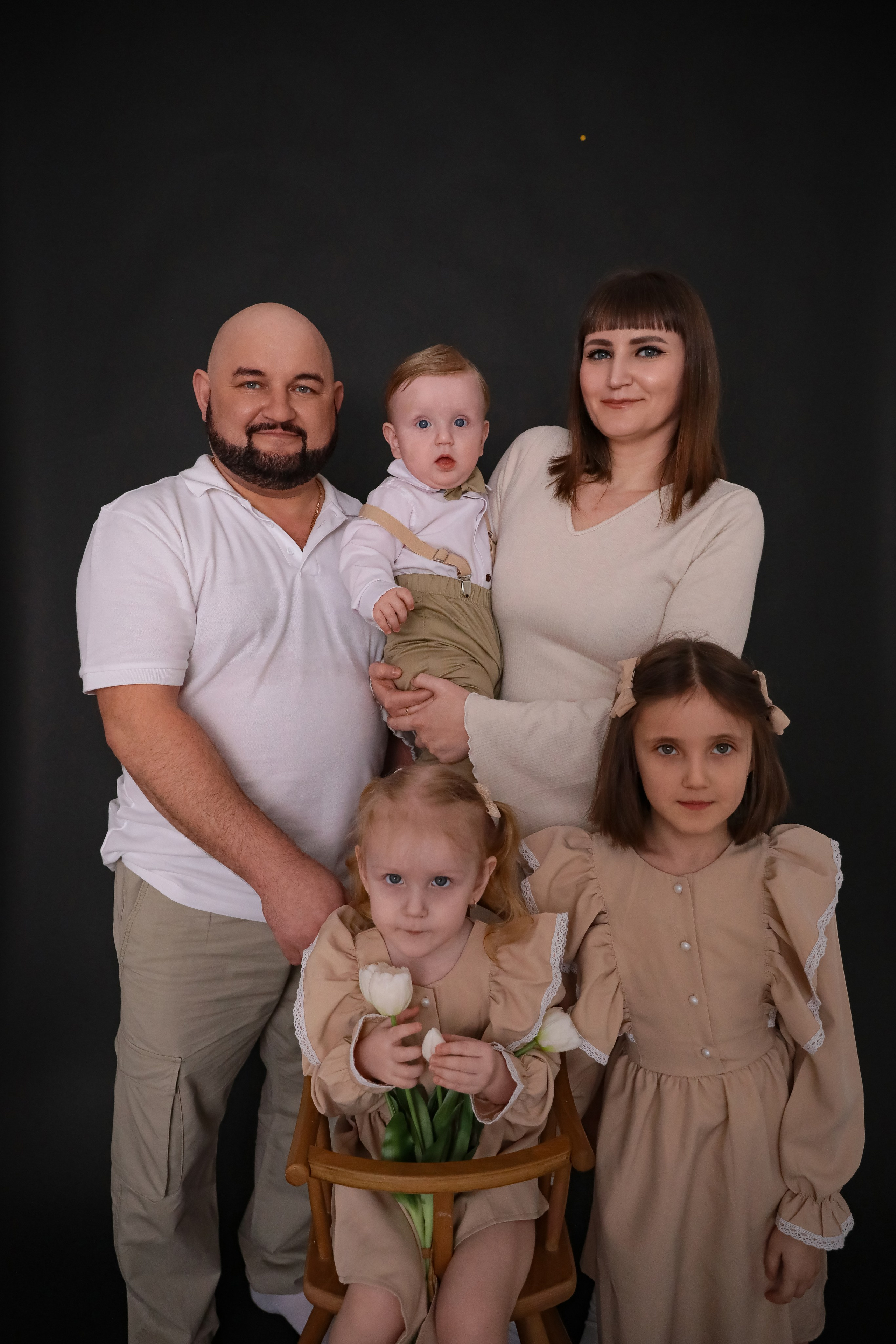 Мама, папа и трое деток. Фотограф г. Хабаровск. Семейные и индивидуальные съёмки