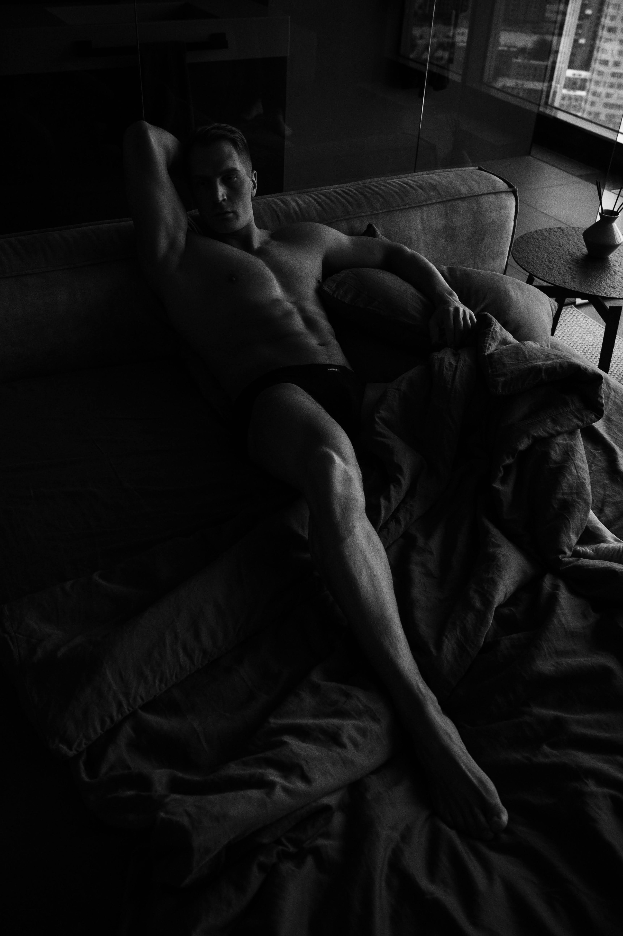 Андрей. Профессиональный фотограф беременности в СПБ. Стильные фотосессии беременности в стиле минимализм и классическая фотография