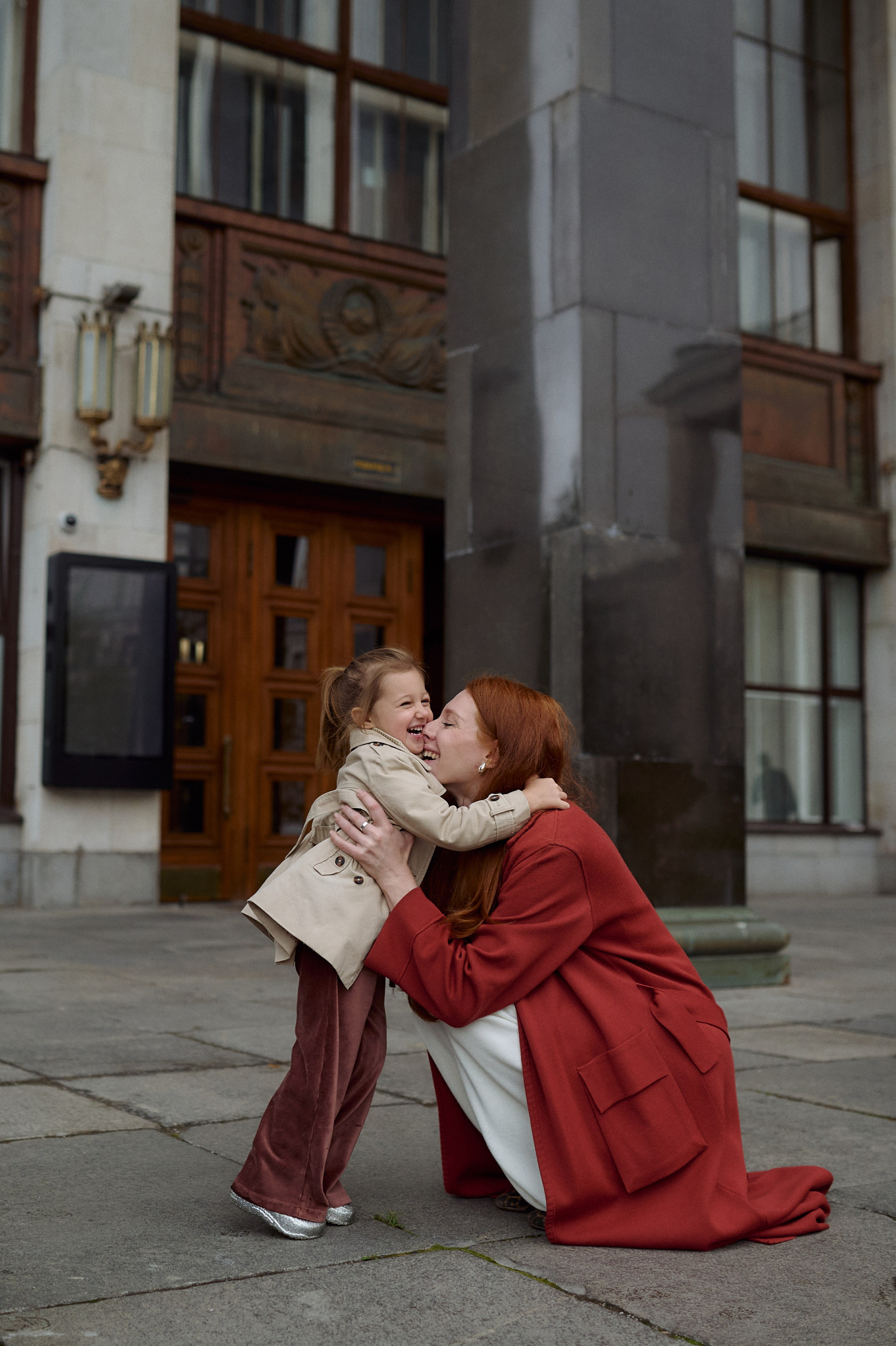 Рита и Кира. Прогулка по центру. Семейный и свадебный lifestyle-фотограф в Москве Мария Петрова