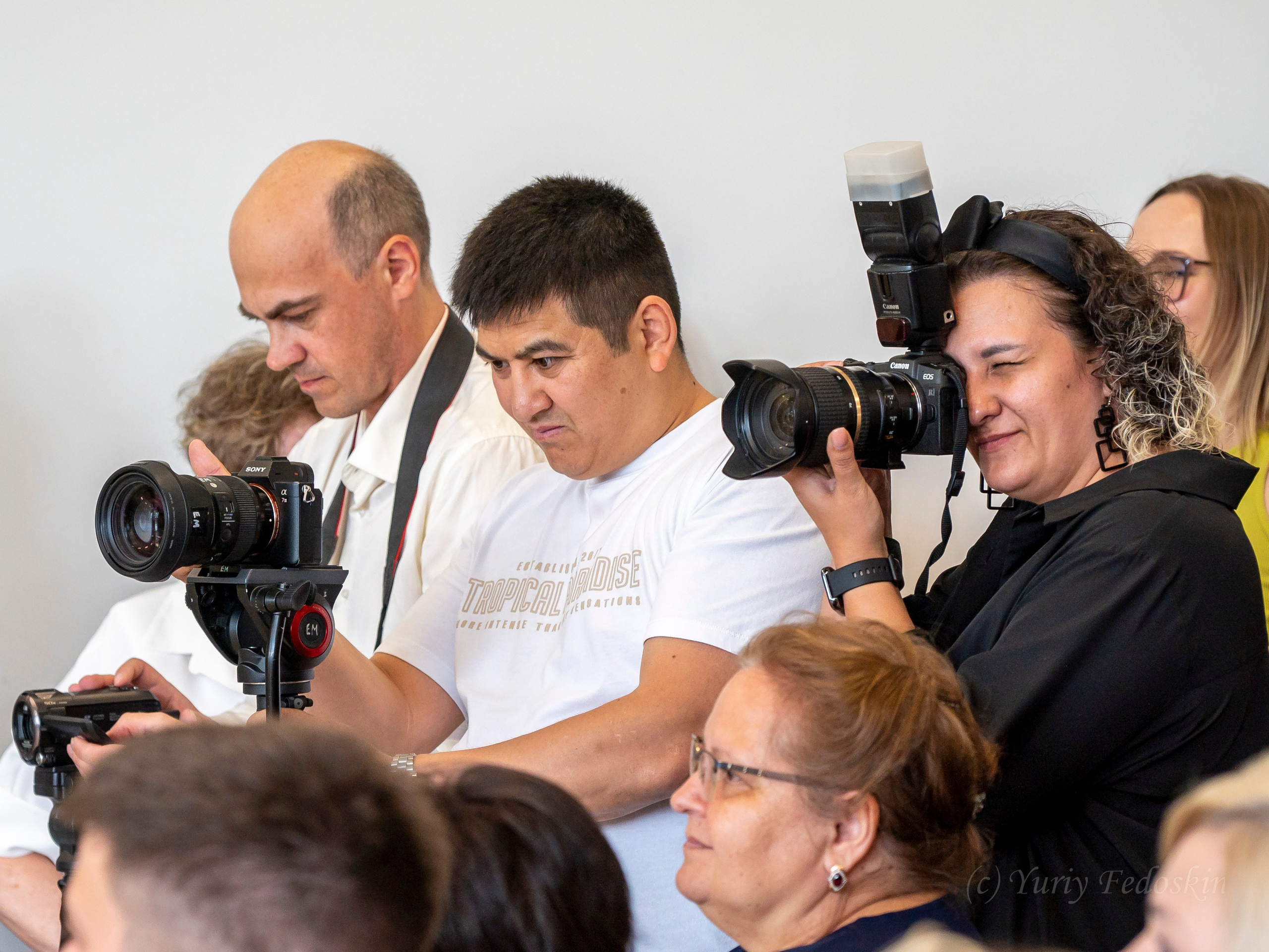 Репортаж о выпускном 9 классов в школе № 7 города Королёва, 26.06.24г. Профессиональный фотограф интерьеров в Москве Юрий Федоскин