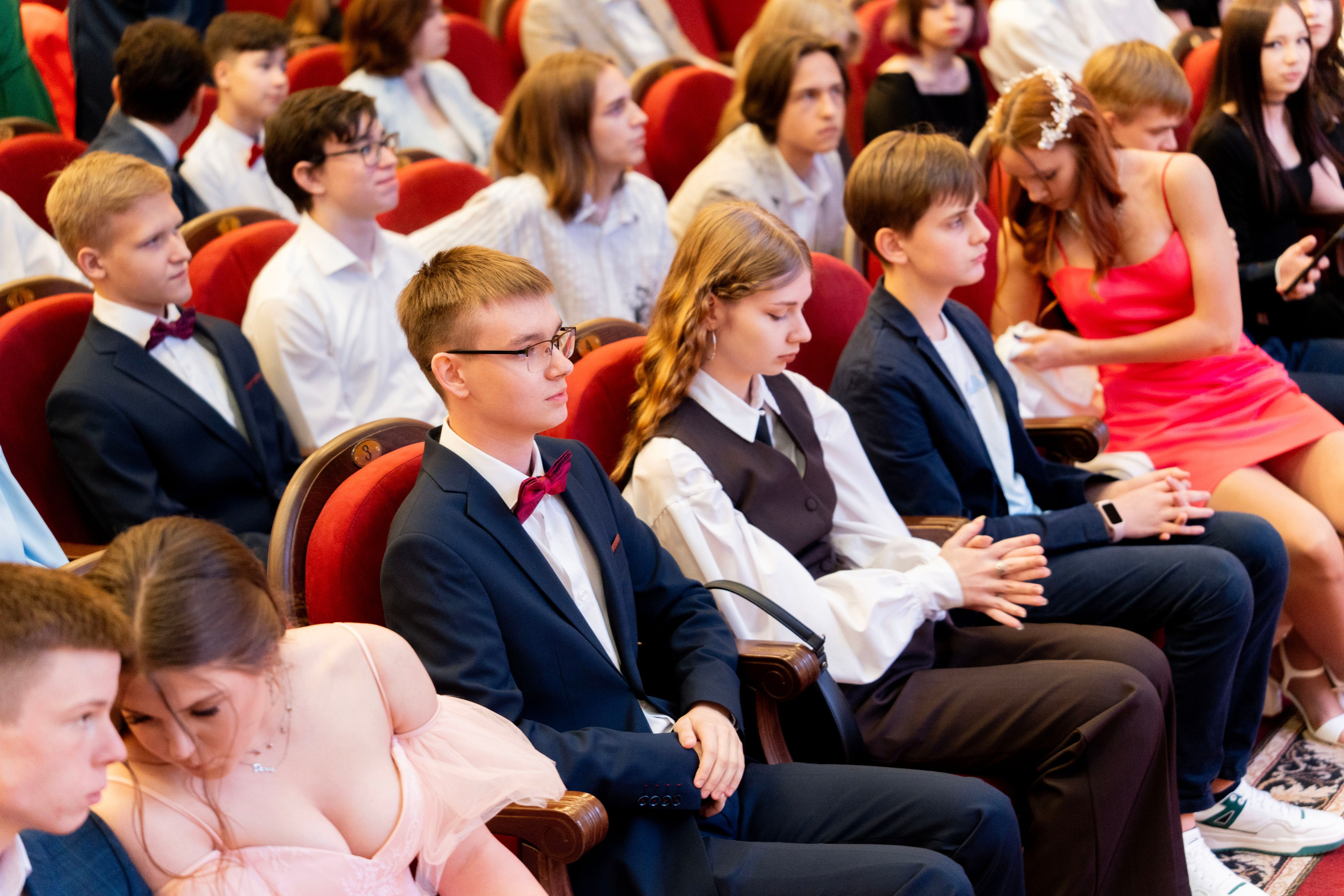 Выдача аттестатов 9 классы. Фотограф Юлия Попова