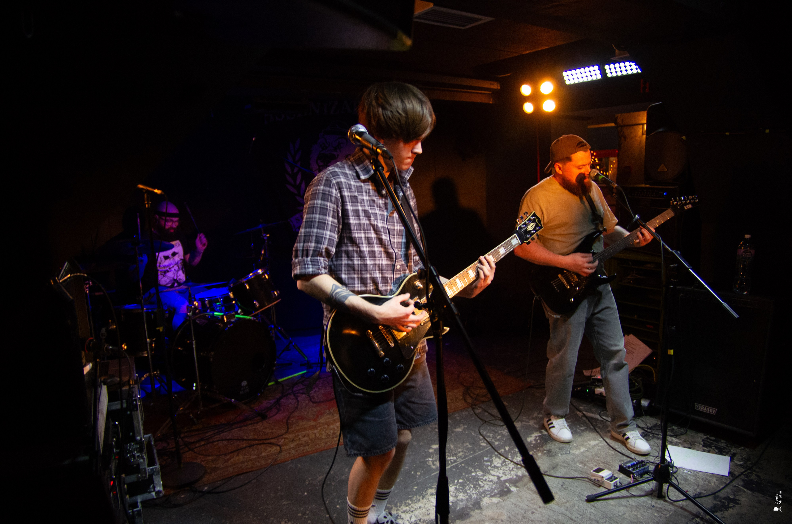 Рядом Ассенизаторы. Портретный фотограф Денис Милютин