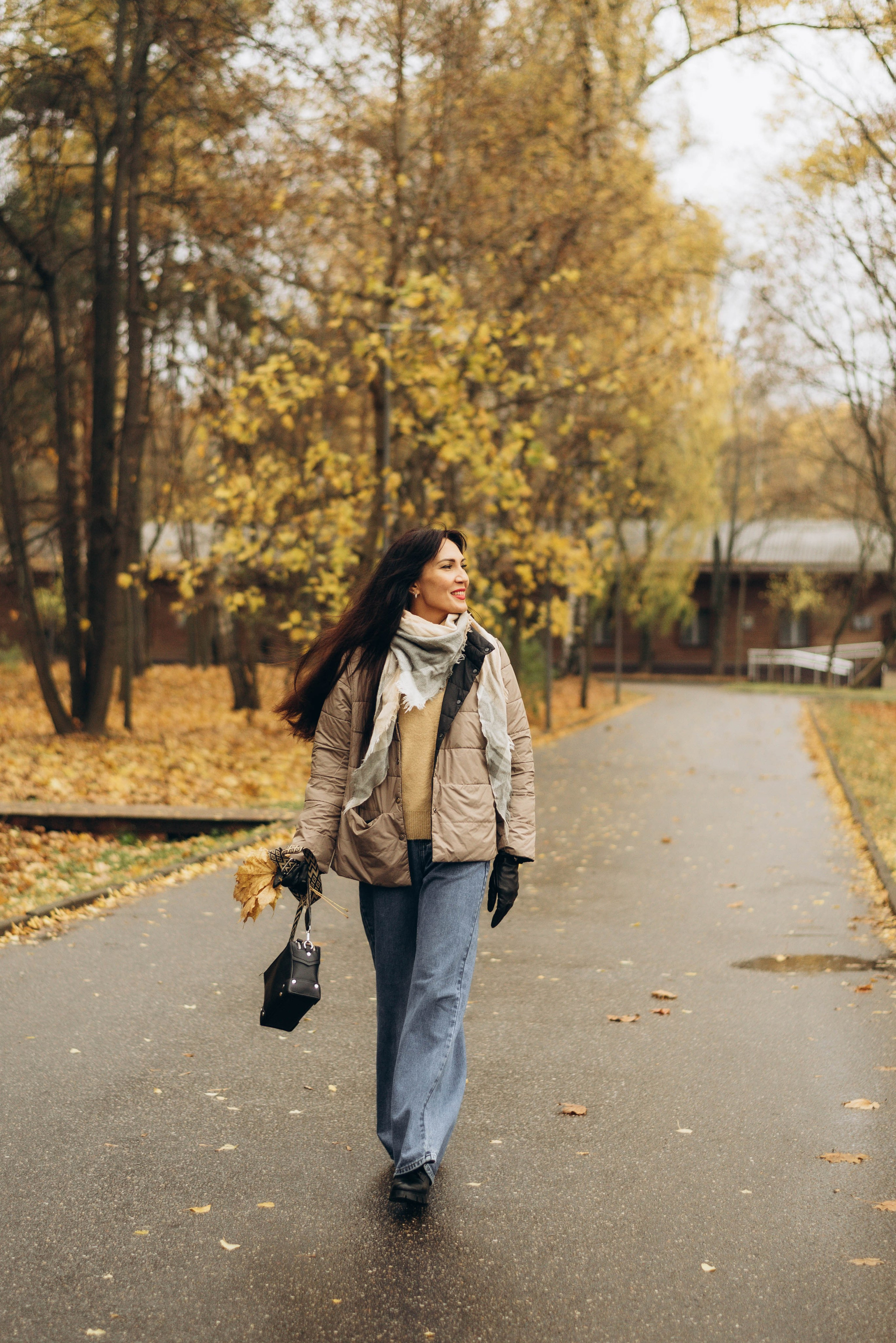 Прогулочная фотоссесия для девушки в парке. Семейный фотограф в Железнодорожном Масаева Елена