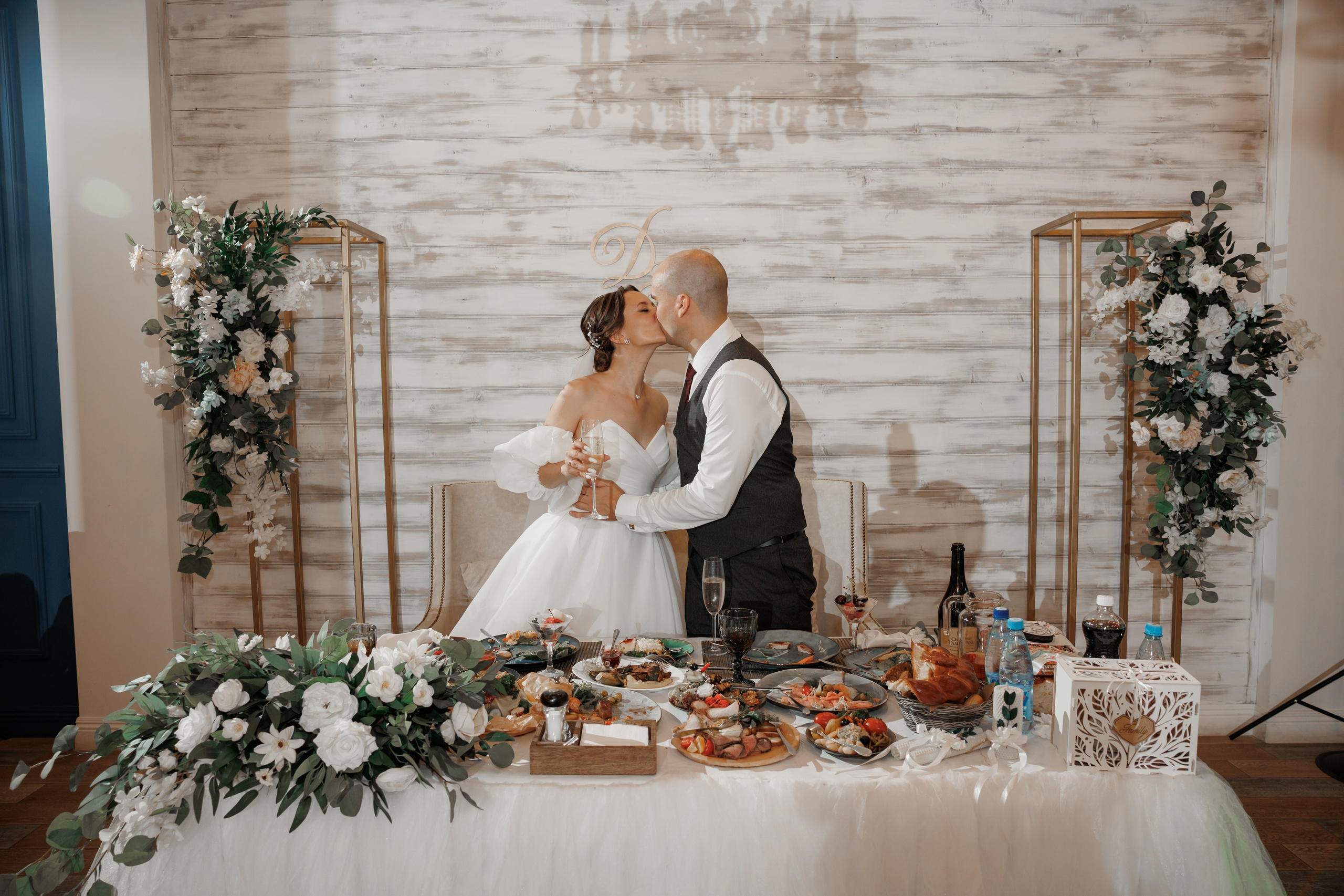 Полина и Дмитрий, загородный клуб «Барин», ЗАГС в г. Пушкино. Свадебный и репортажный фотограф (Москва, Королев и другие)