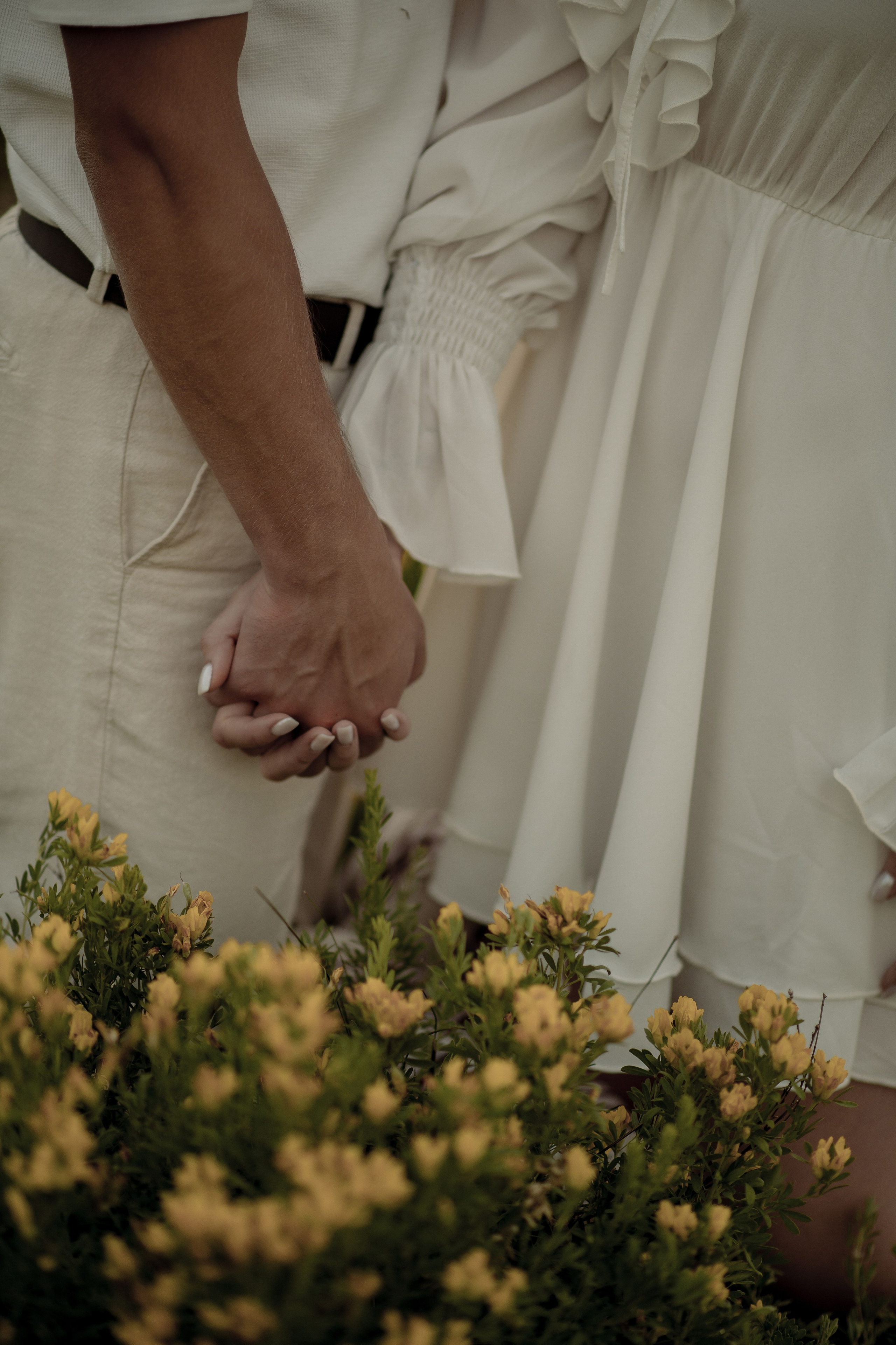 Любовь и желтые цветочки. Фотограф Мария Стрелкова